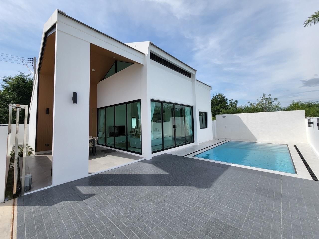 House / Villa For Rent - - 3 Bedrooms - 2 Bathrooms - Price ฿38,000 -