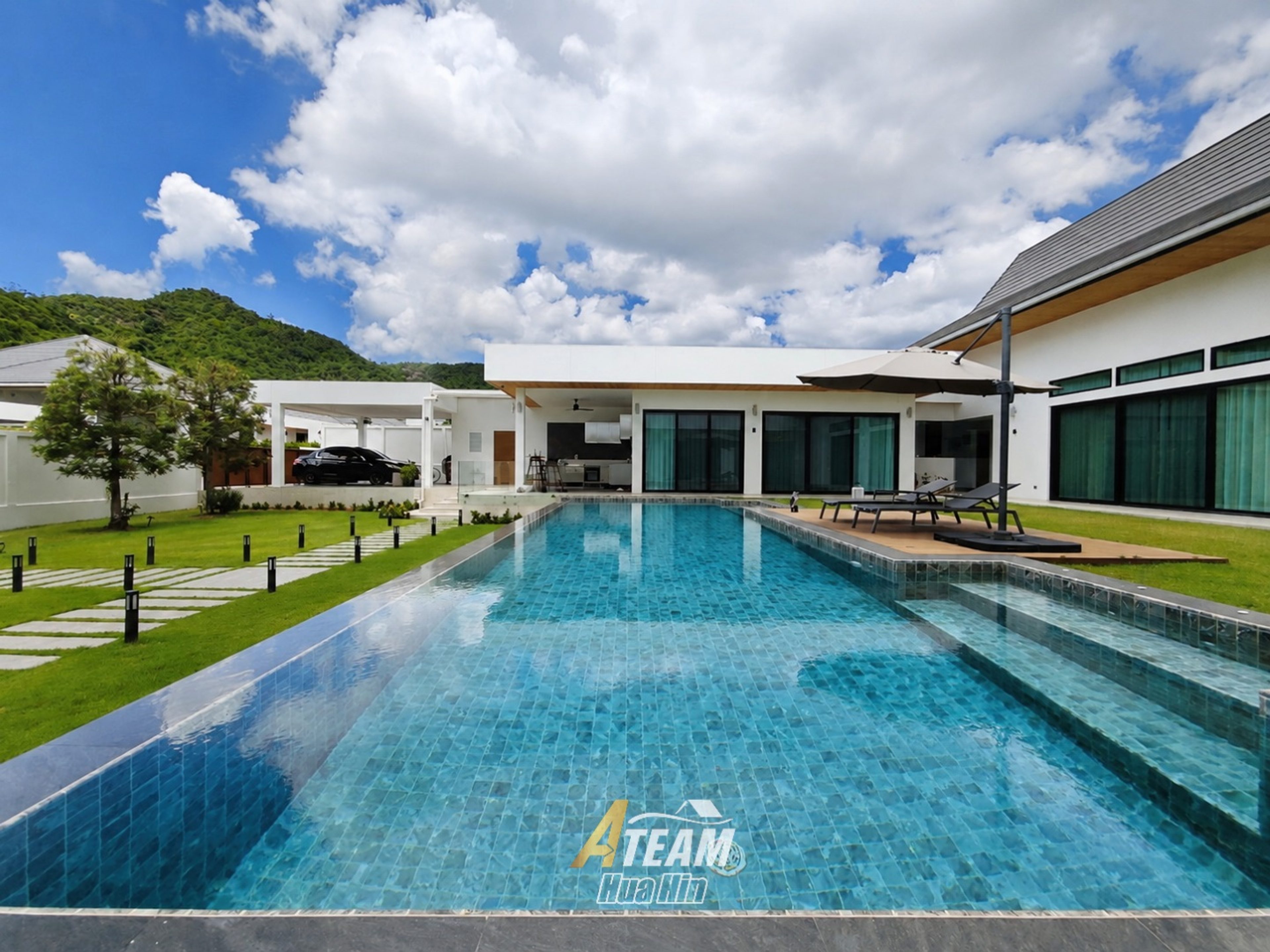 Impressive 5 Bedroom 4 Bathroom luxury pool villa thumbnail 3