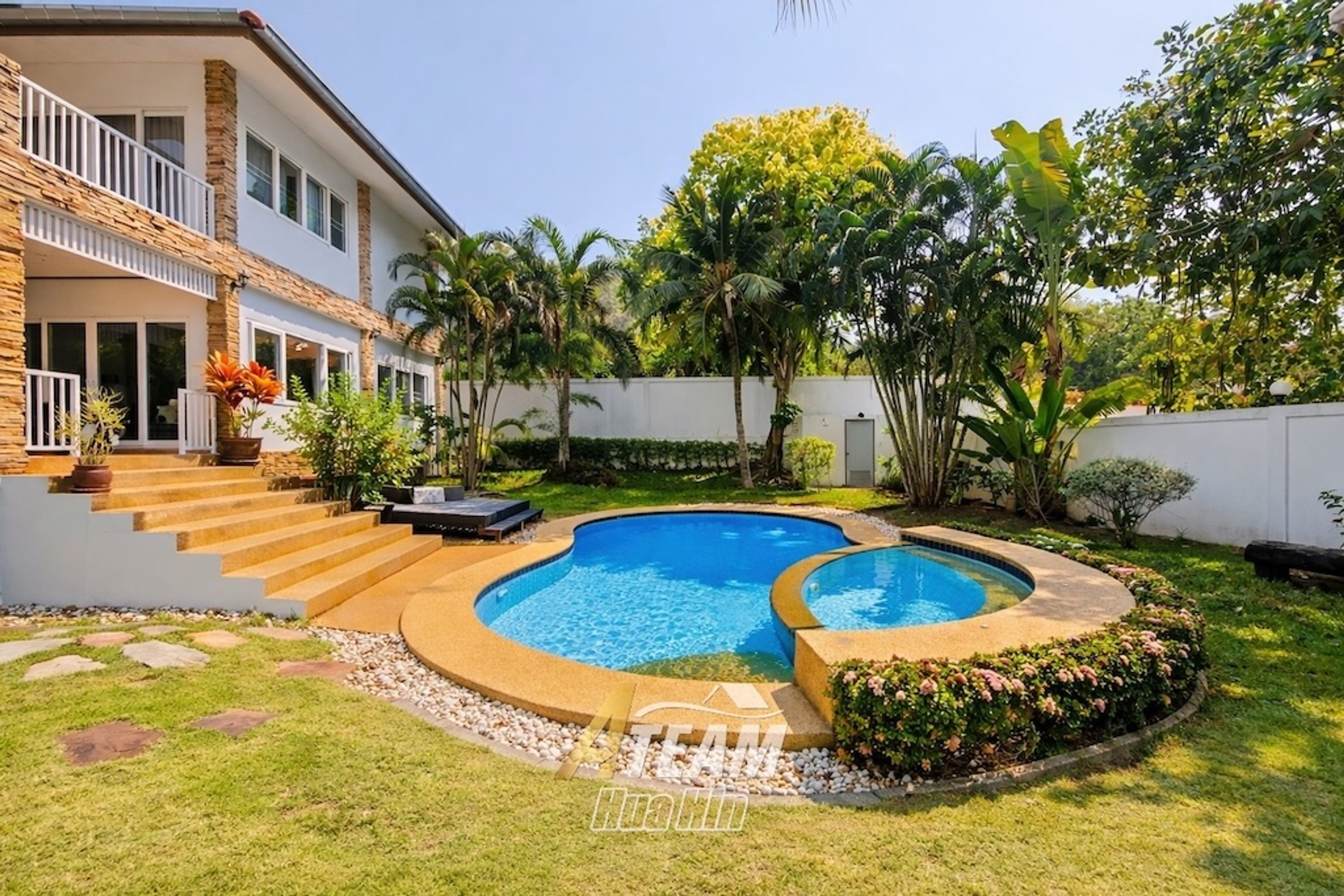 Spacious 2-Storey Pool Villa with Tropical Mountain Views – Soi 88 thumbnail 4