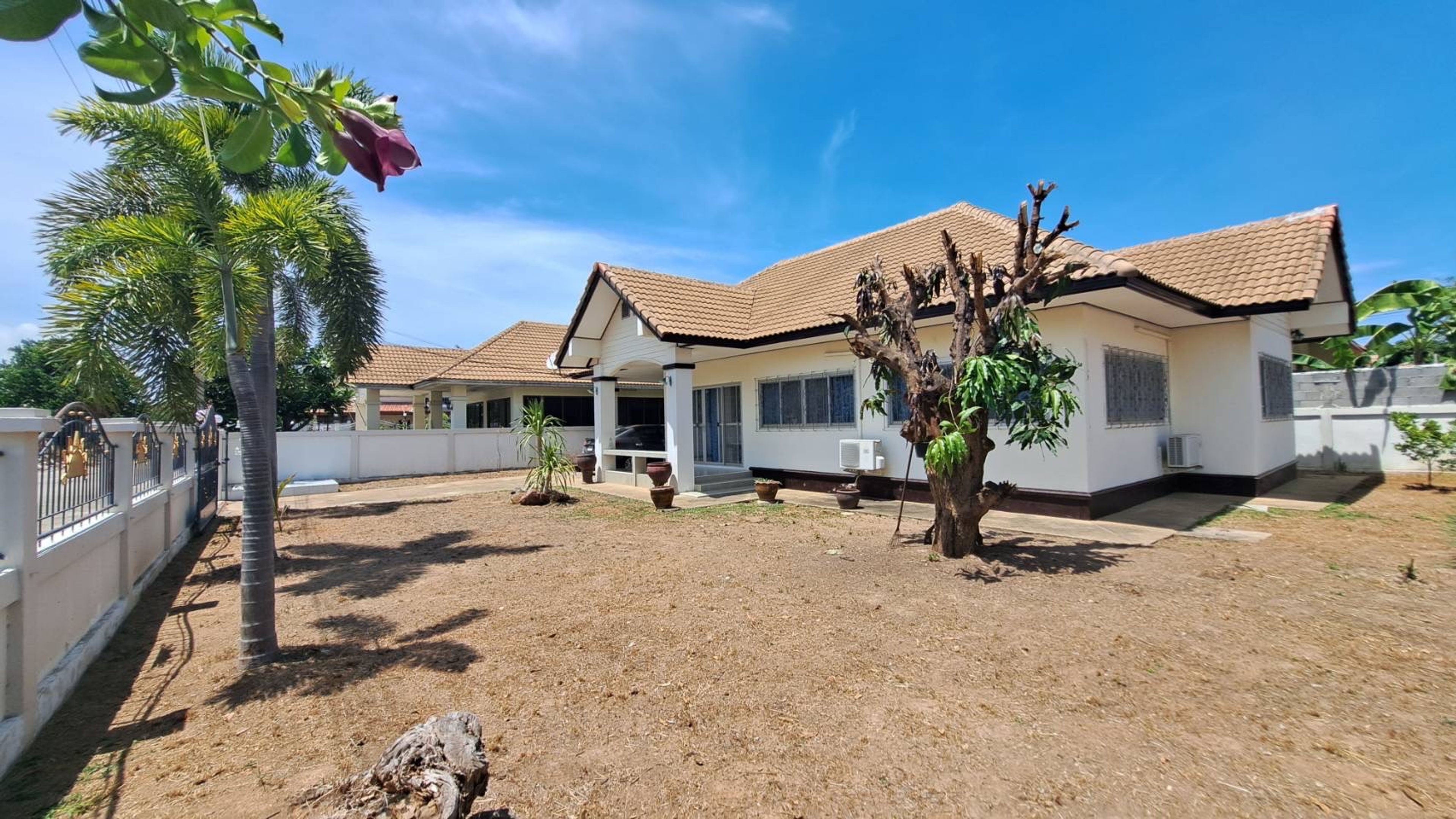 Spacious 3-Bedroom House for Sale in Hua Hin Soi 2 thumbnail 3