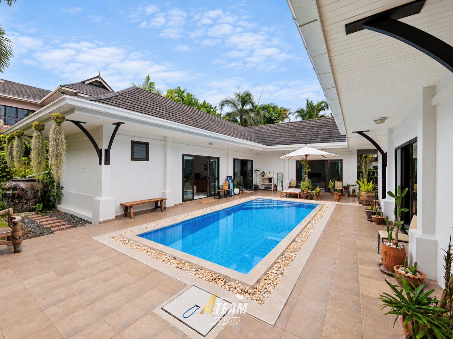 Luxury 4-Bedroom Pool Villa on a Large Plot in Khao Tao