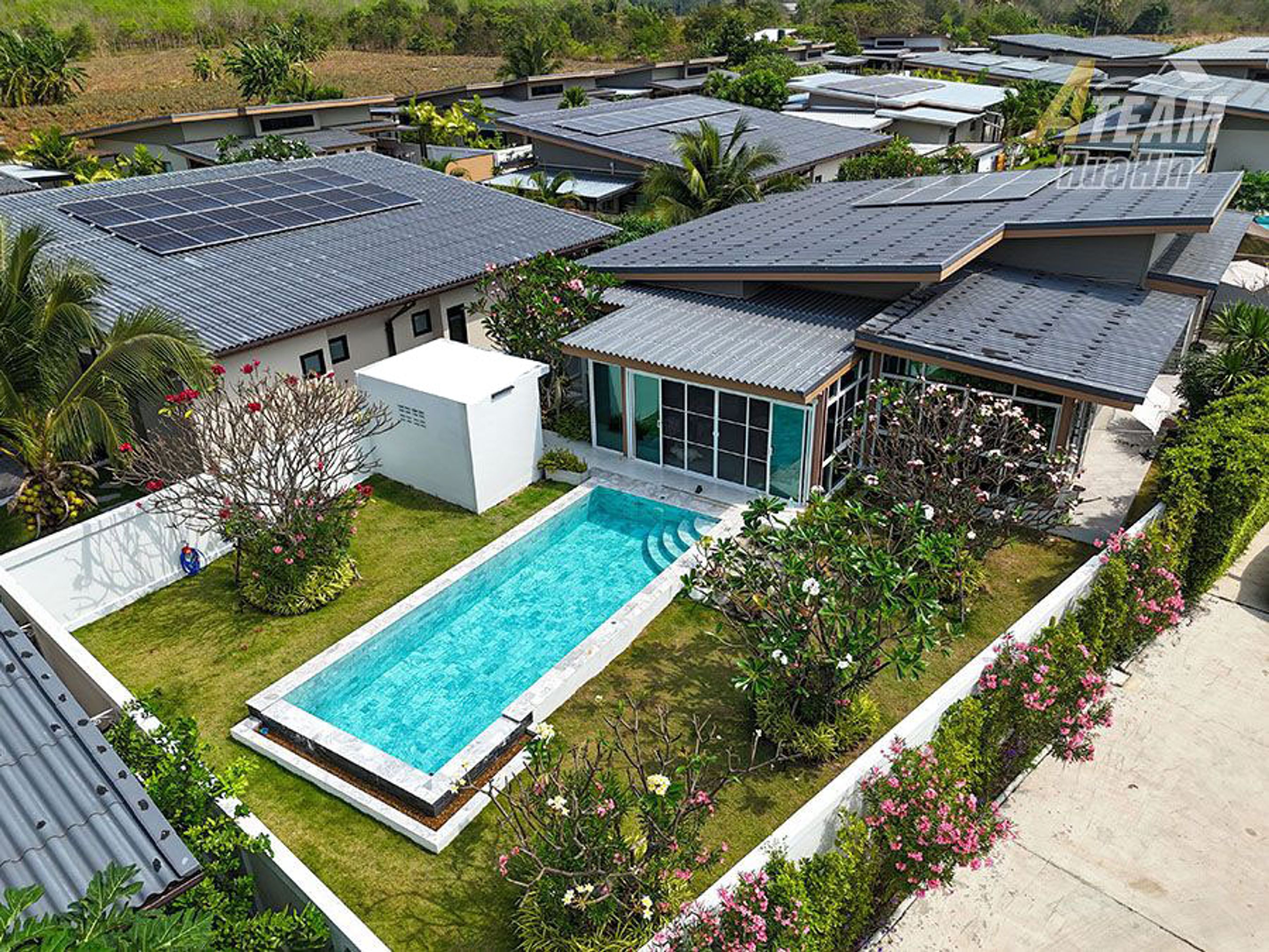 Modern 3-Bedroom Pool Villa in Hin Lek Fai thumbnail 2