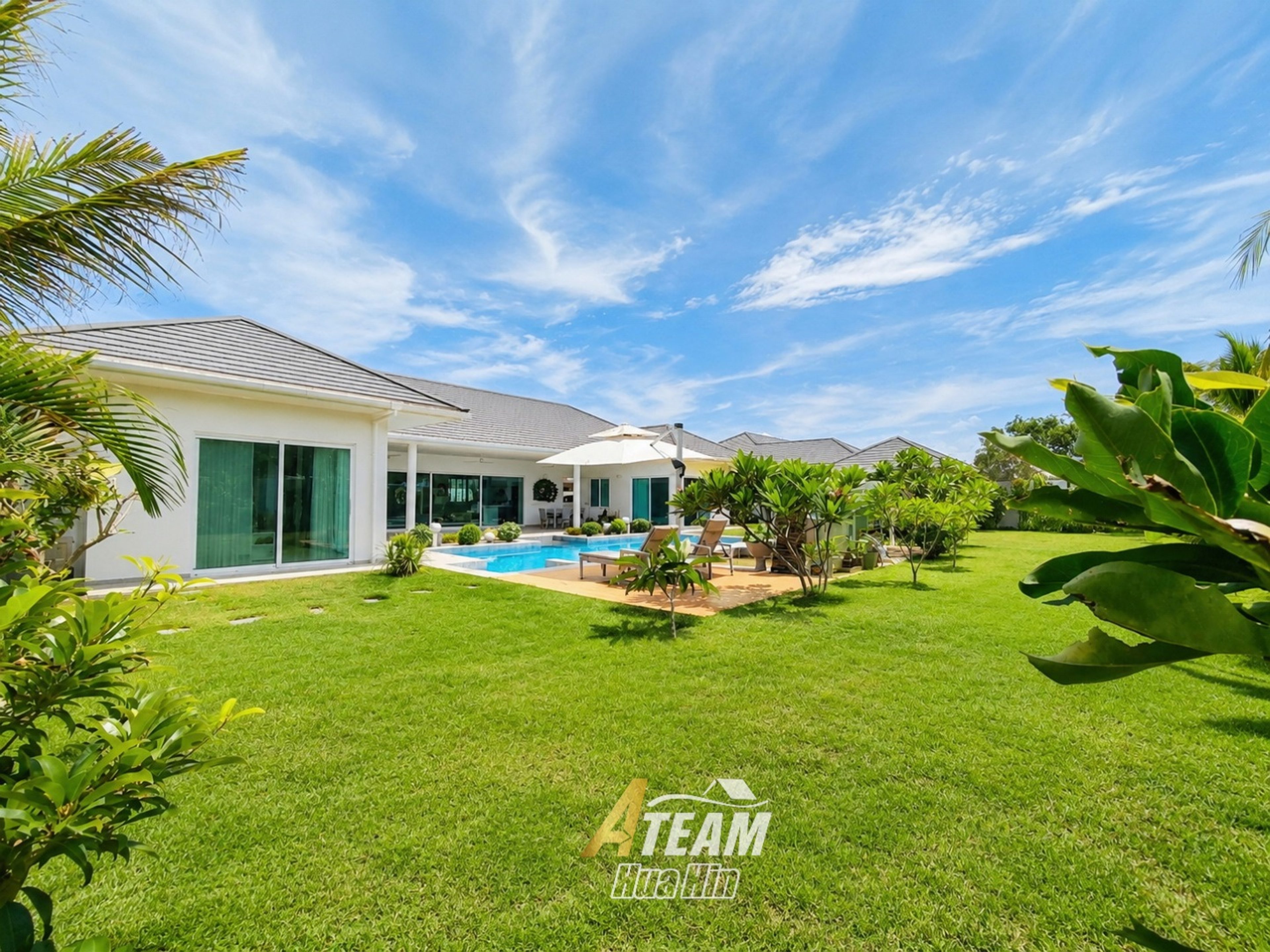 Luxury Villa with Huge Plot and Mountain View thumbnail 2