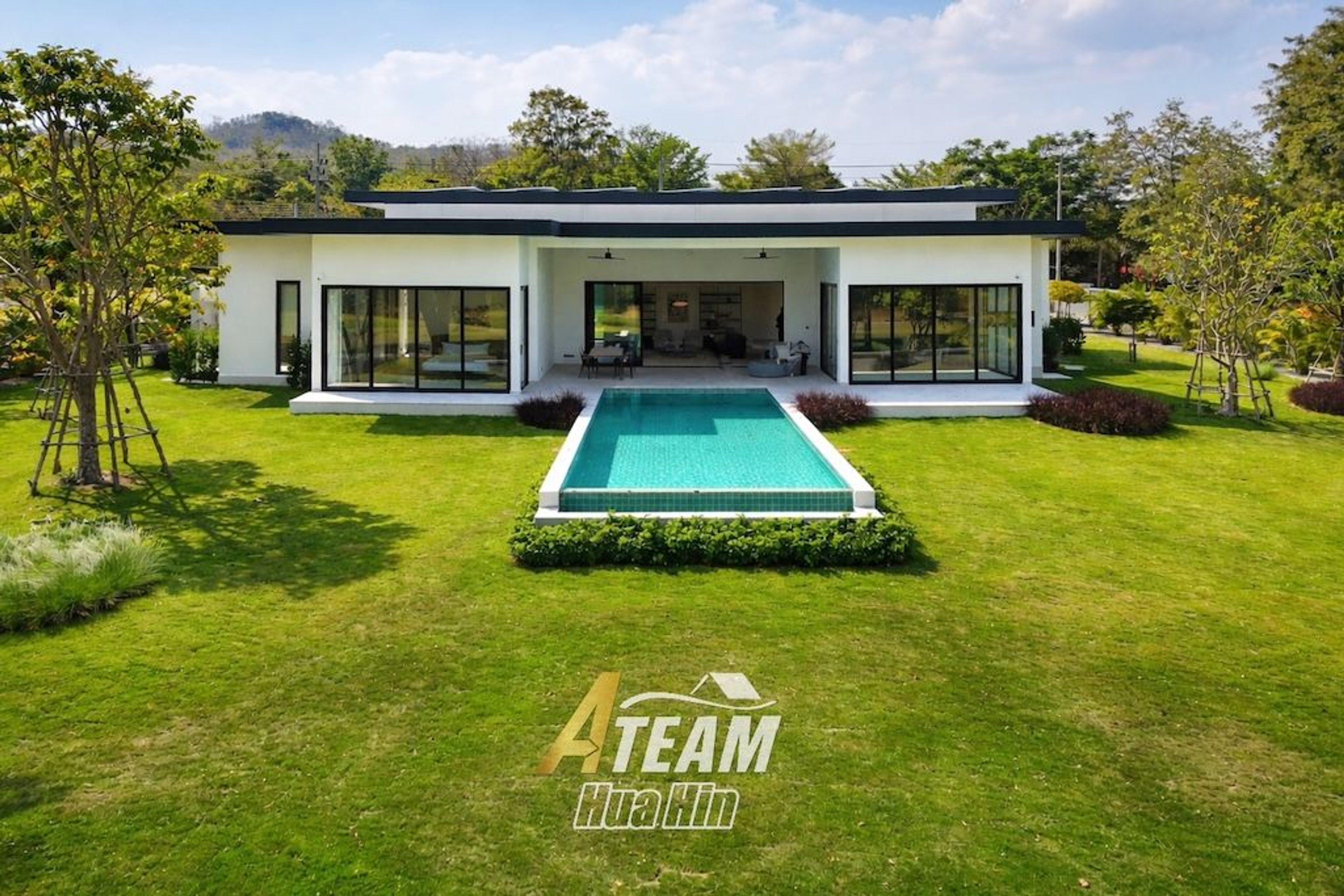 Luxury 3-Bedroom Estate with Springfield Golf Course View thumbnail 2
