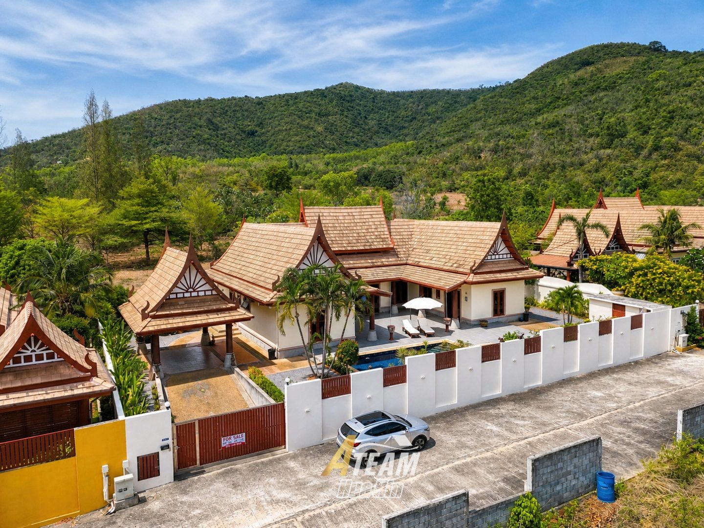 Tropical Pool Villa on a Large Land Plot