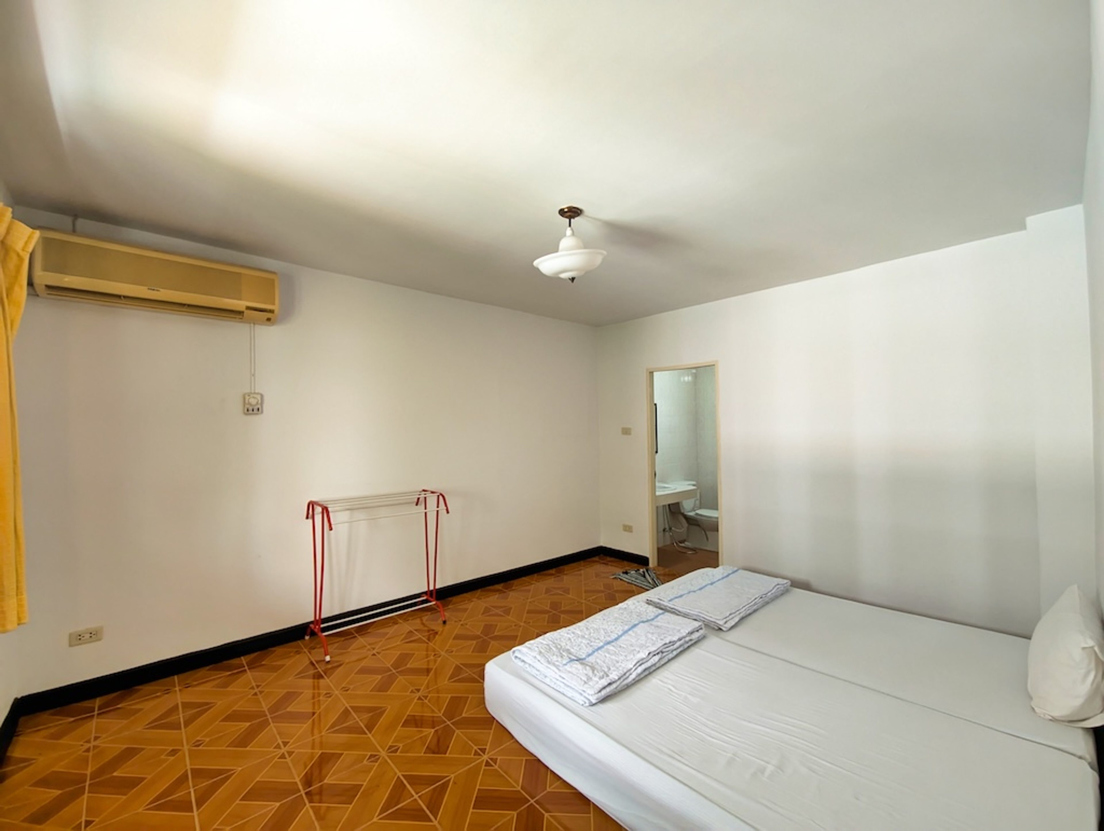 Beachfront 5-Bedroom Townhouse in Baan Suksamran – Hua Hin City Center thumbnail 14