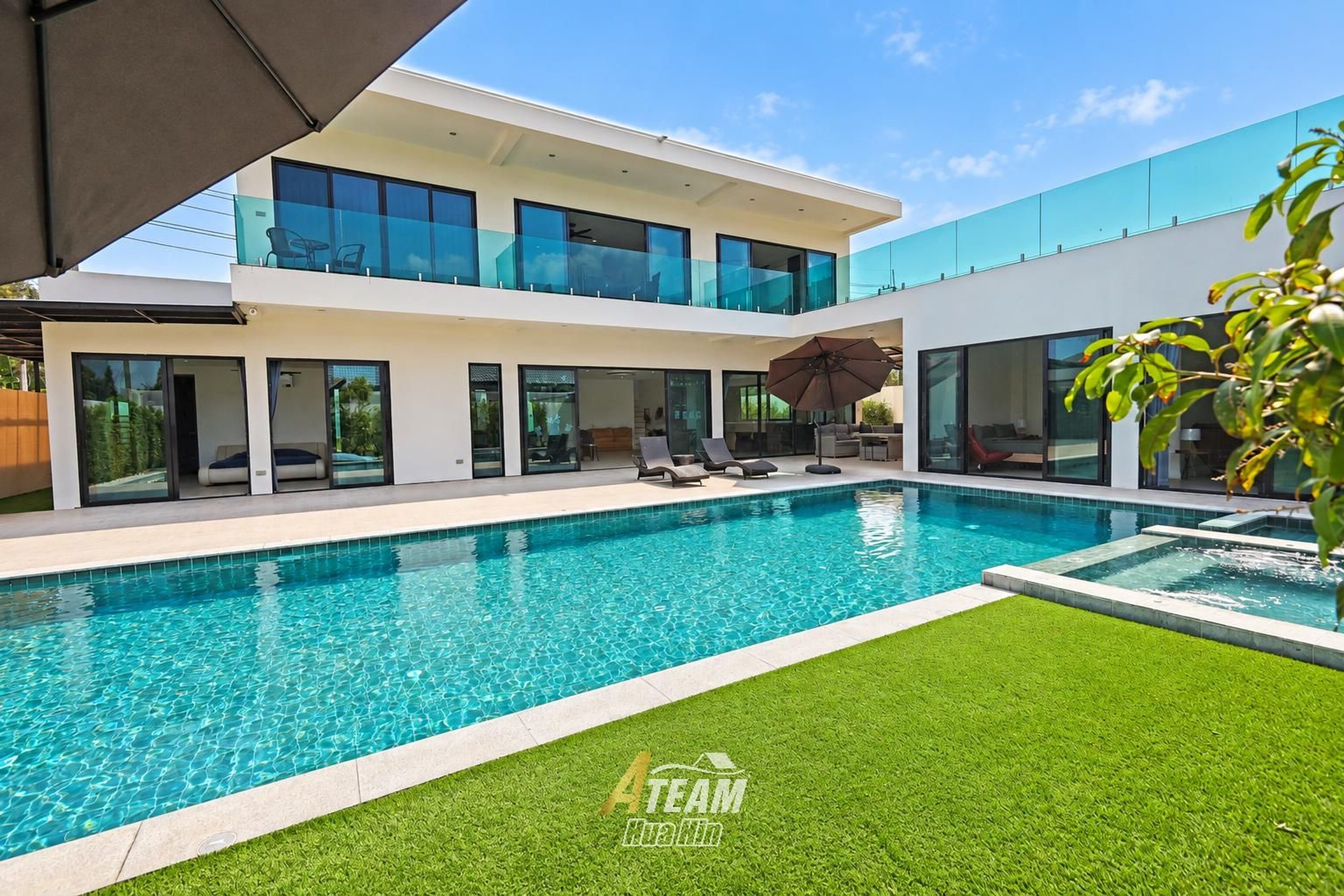  Smart, Modern & Massive –in Soi 116 Center of Hua Hin! 