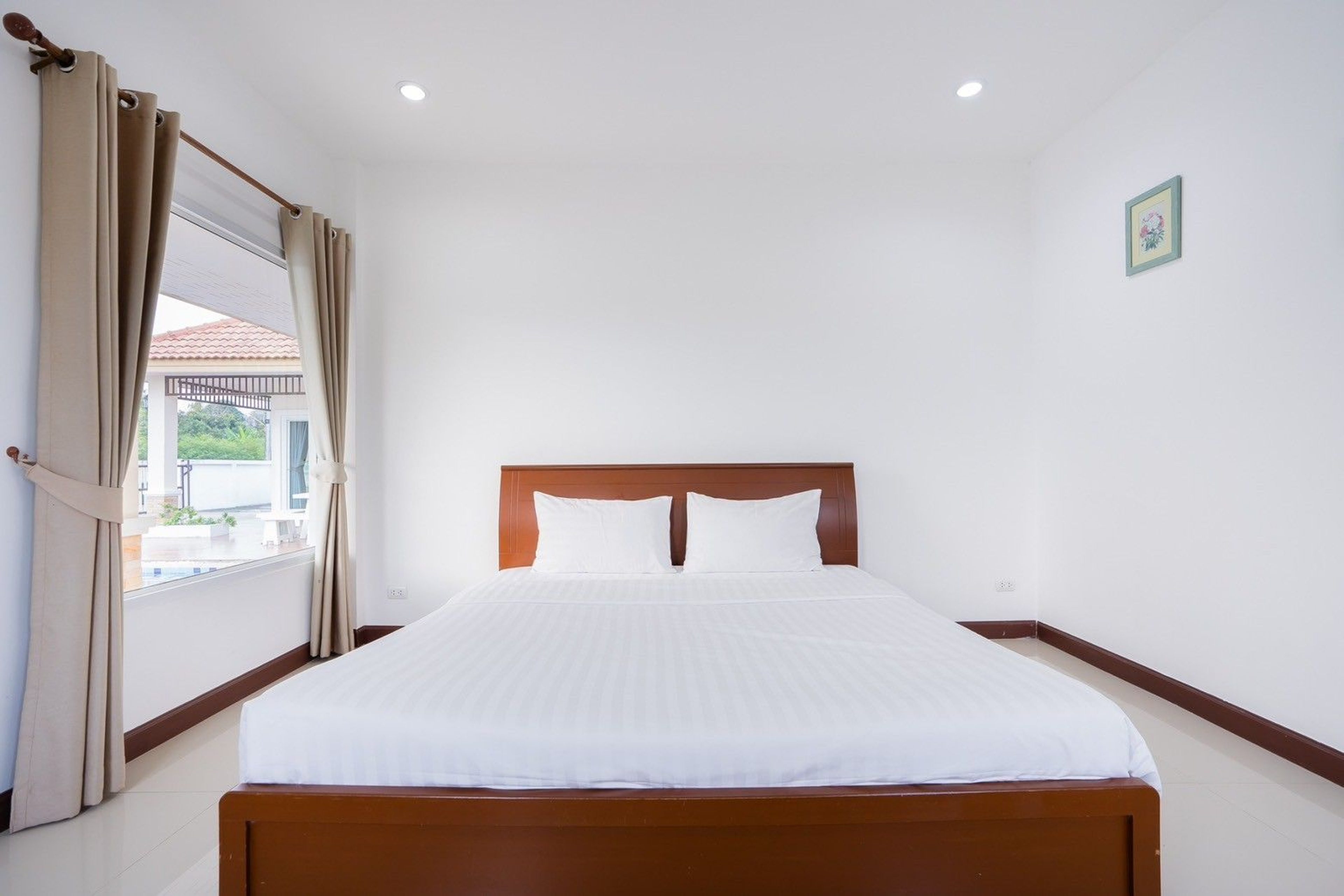Spacious 4-Bedroom Freehold Pool Villa in Hin Lek Fai thumbnail 7