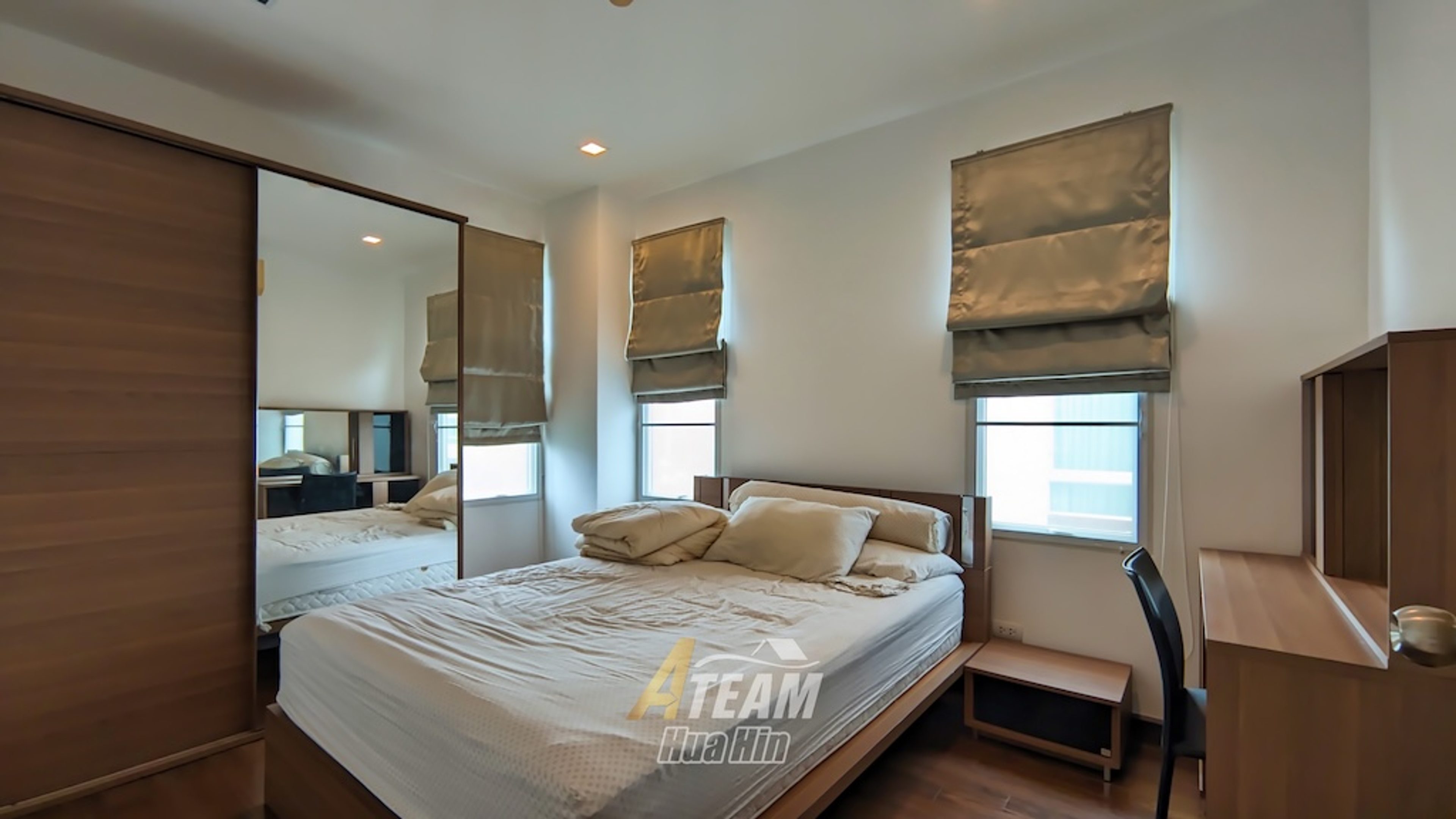 Modern 2-Bedroom Condo with Pool View   thumbnail 4