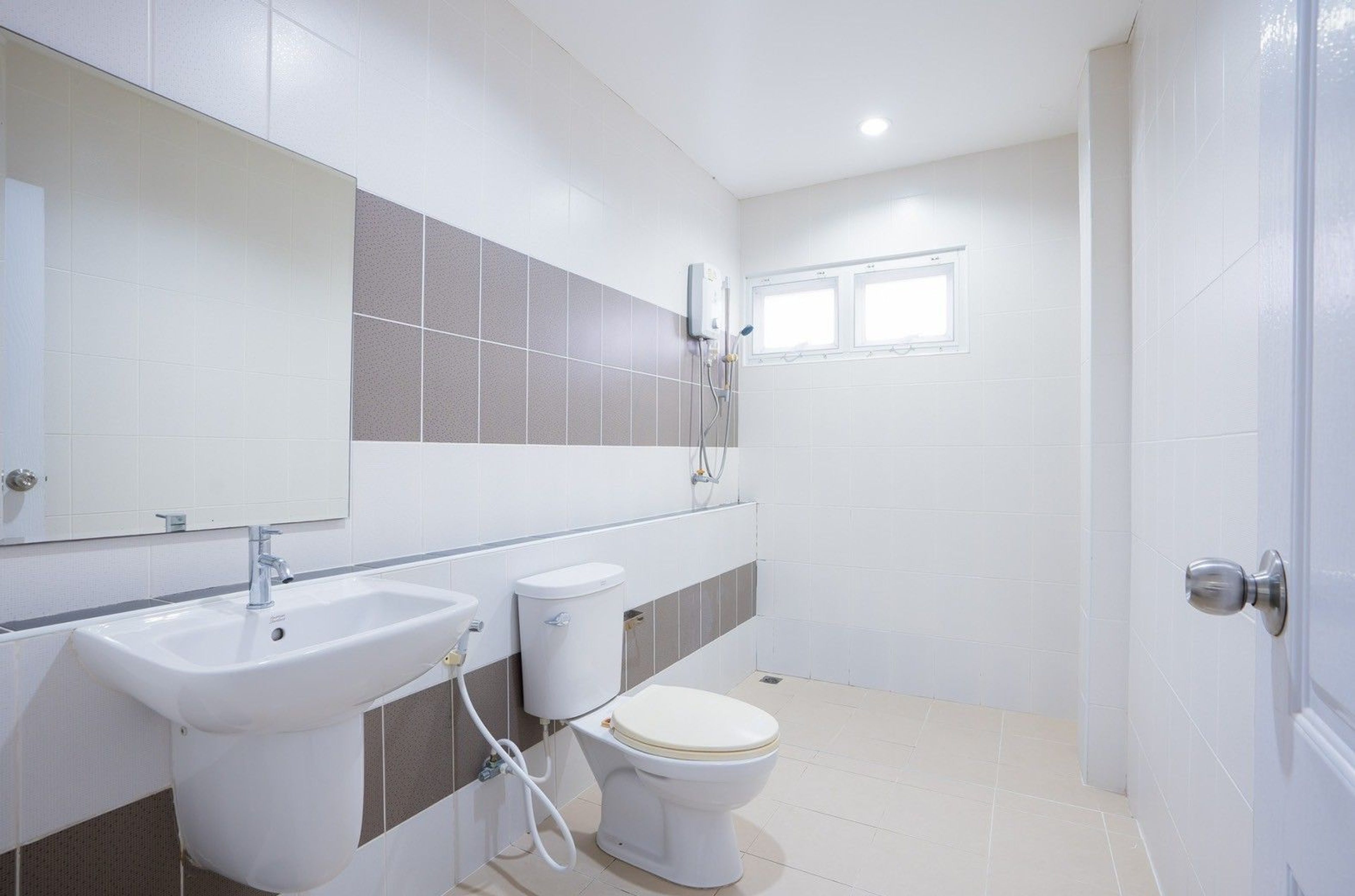 Spacious 4-Bedroom Freehold Pool Villa in Hin Lek Fai thumbnail 12