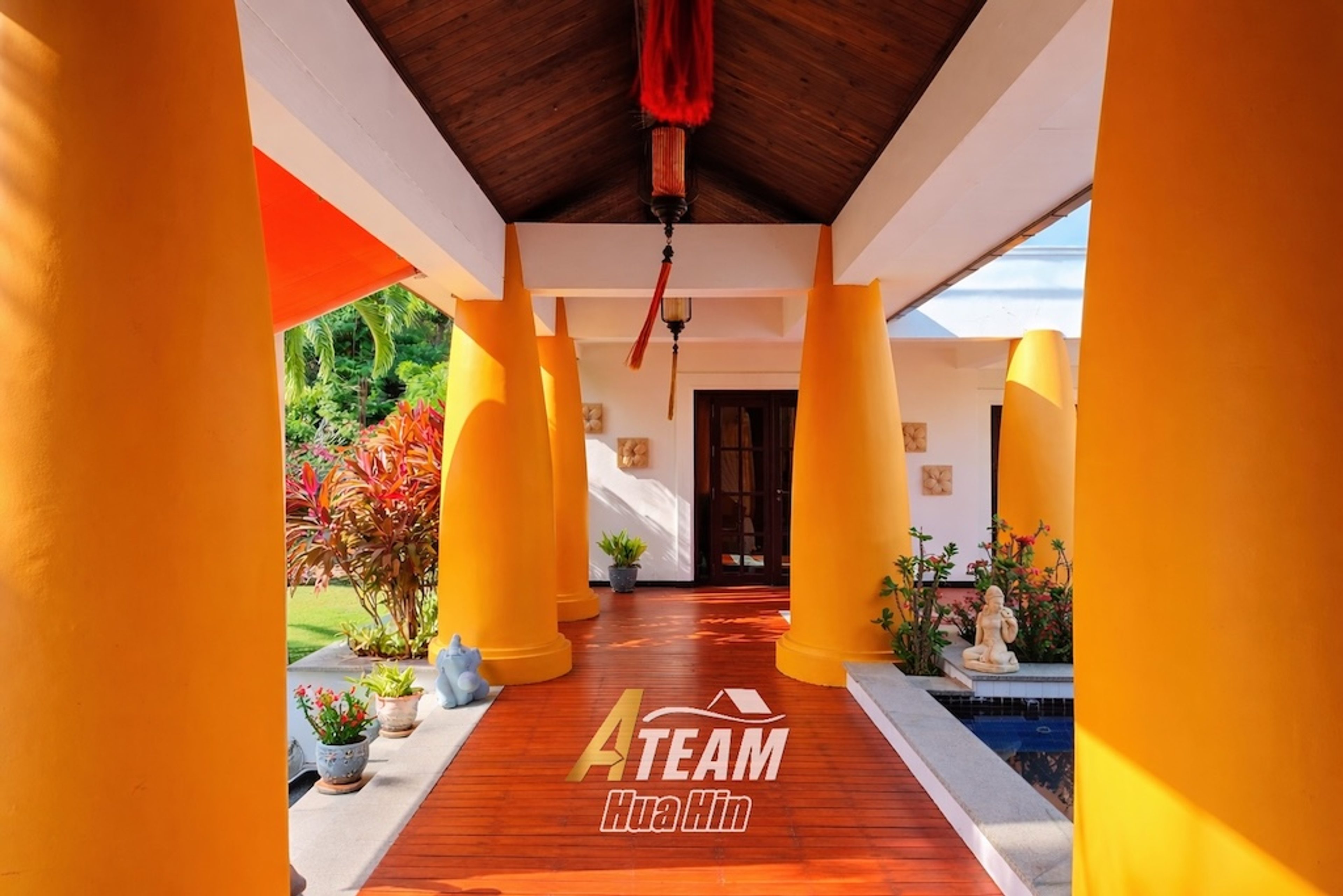 Luxury 6-Bedrooms Spacious 3,200 sqm Estate 5 min from city center —  thumbnail 10