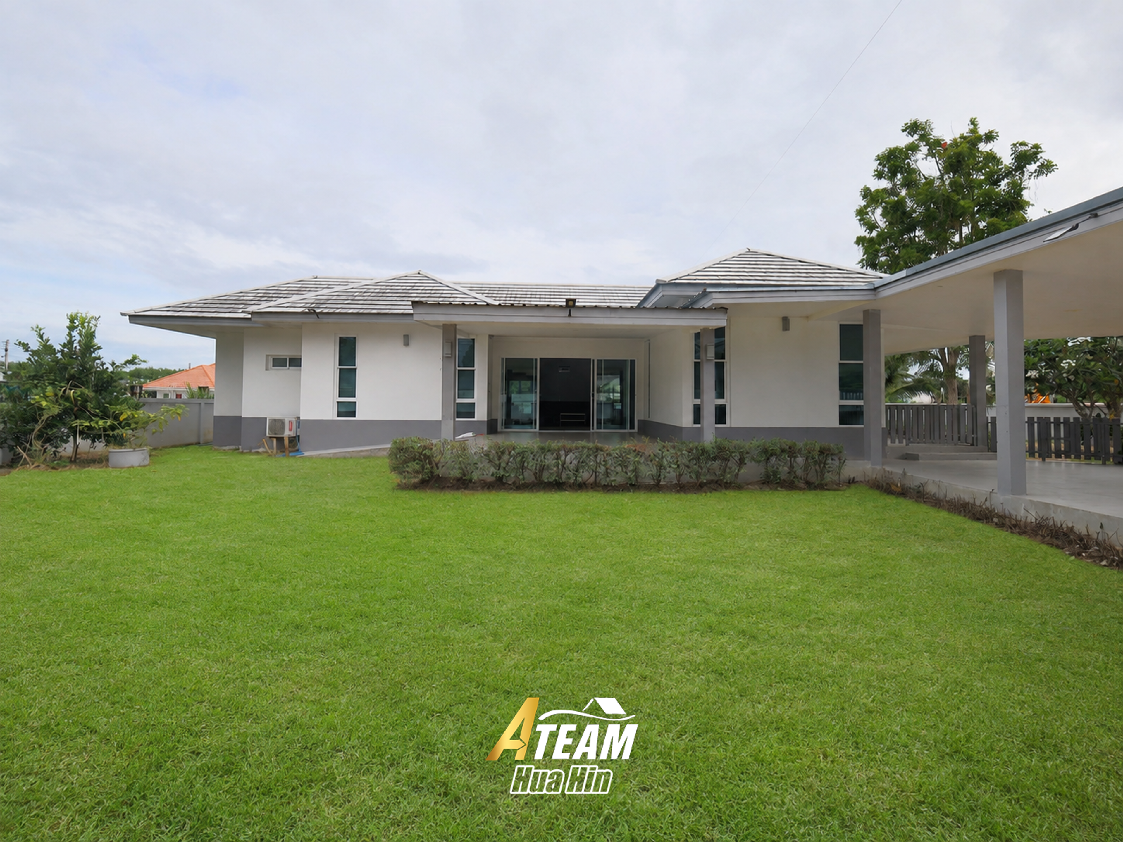 For sale House 3-Bedroom in Black Mountain.