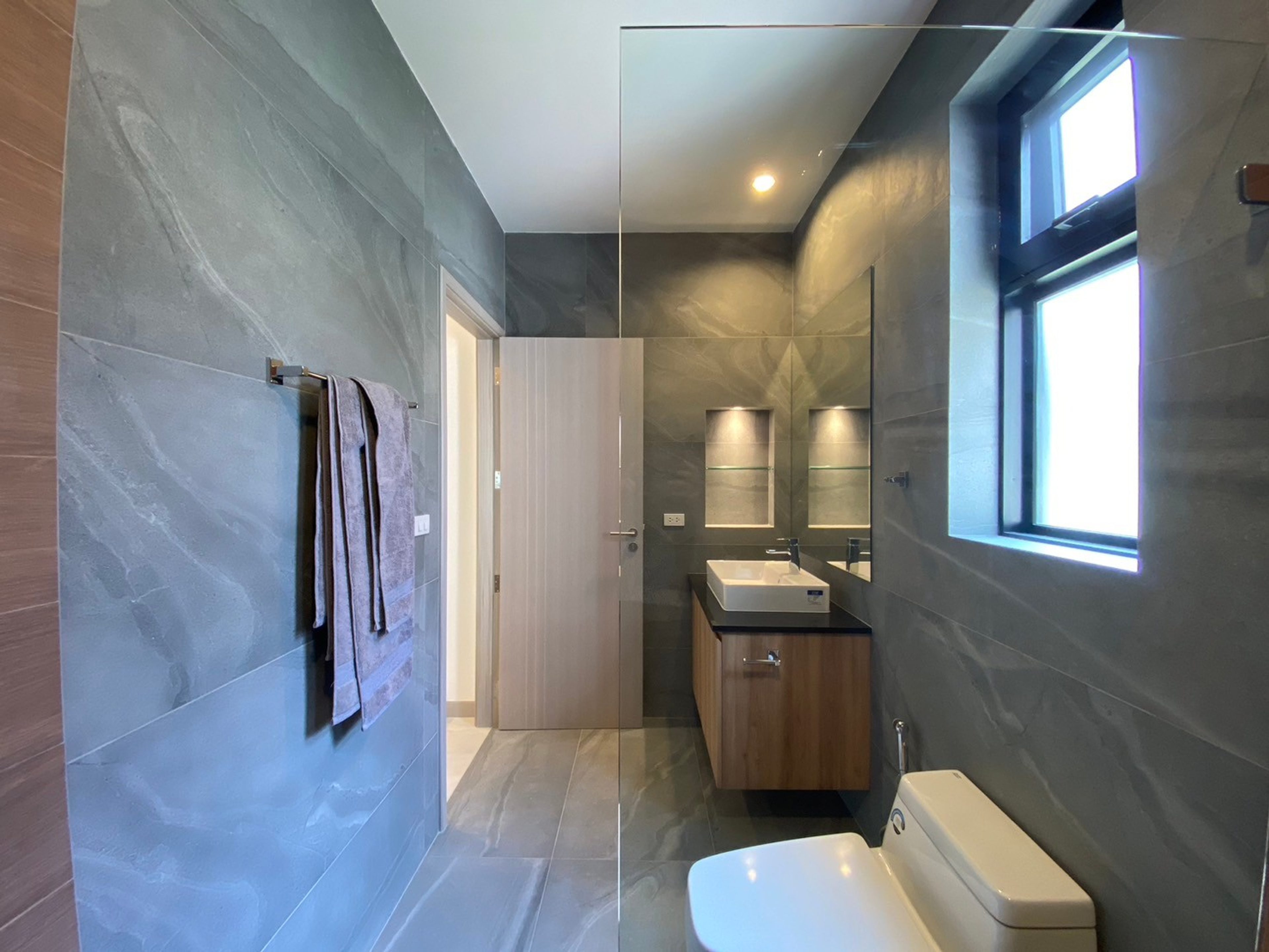 Modern 3-Bedroom Pool Villa Near Soi 102 & Pineapple Valley Golf Club thumbnail 11