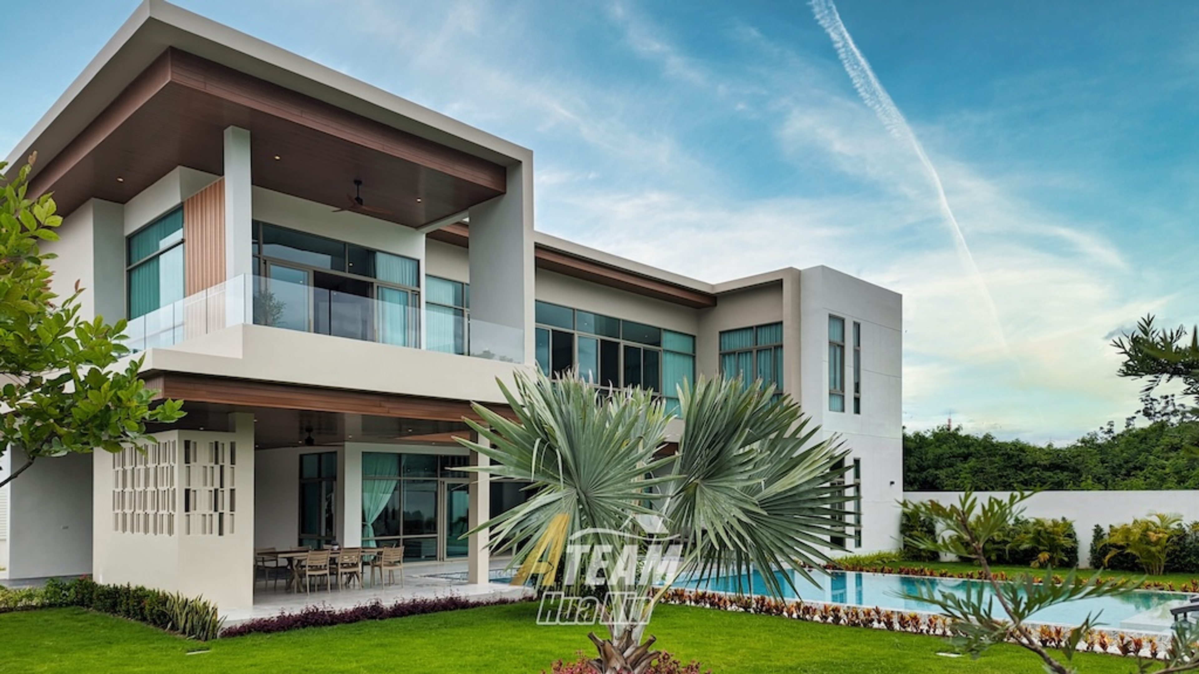 Luxury 4-Bedroom Pool Villa Surrounded by Mountains thumbnail 9