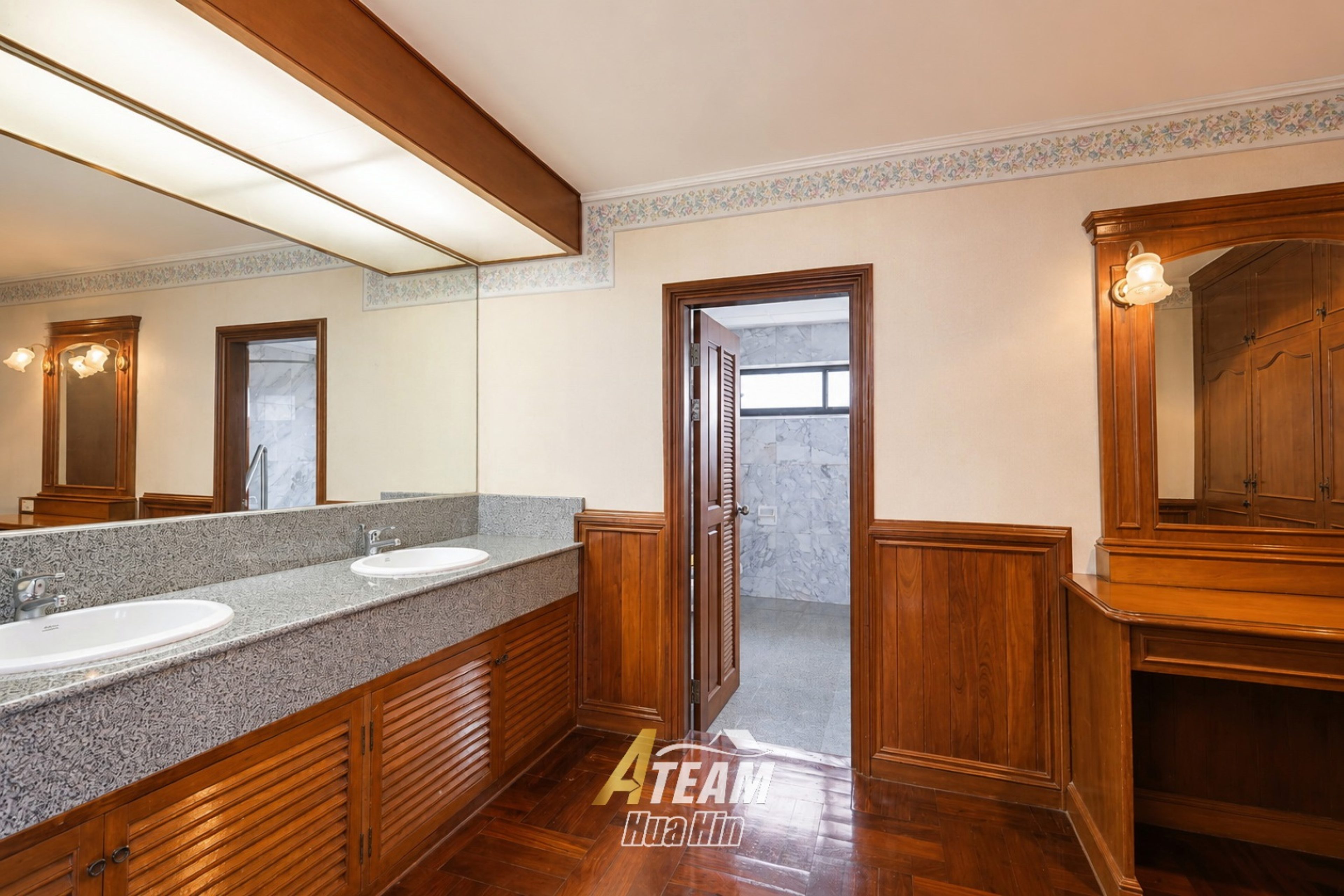Penthouse 4-Bedroom for Sale at Cha-Am Grand Condotel thumbnail 11
