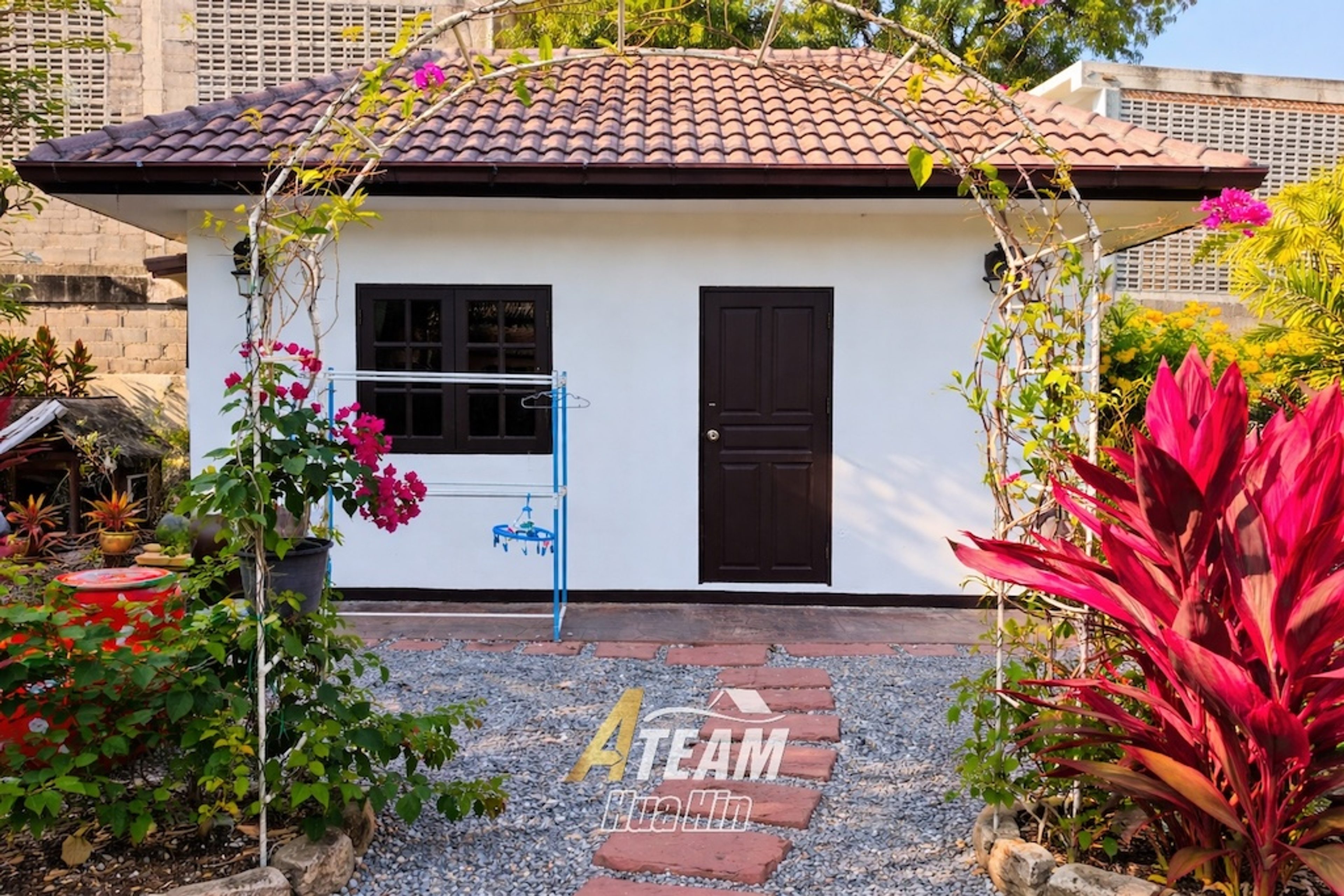 Luxury 6-Bedrooms Spacious 3,200 sqm Estate 5 min from city center —  thumbnail 8