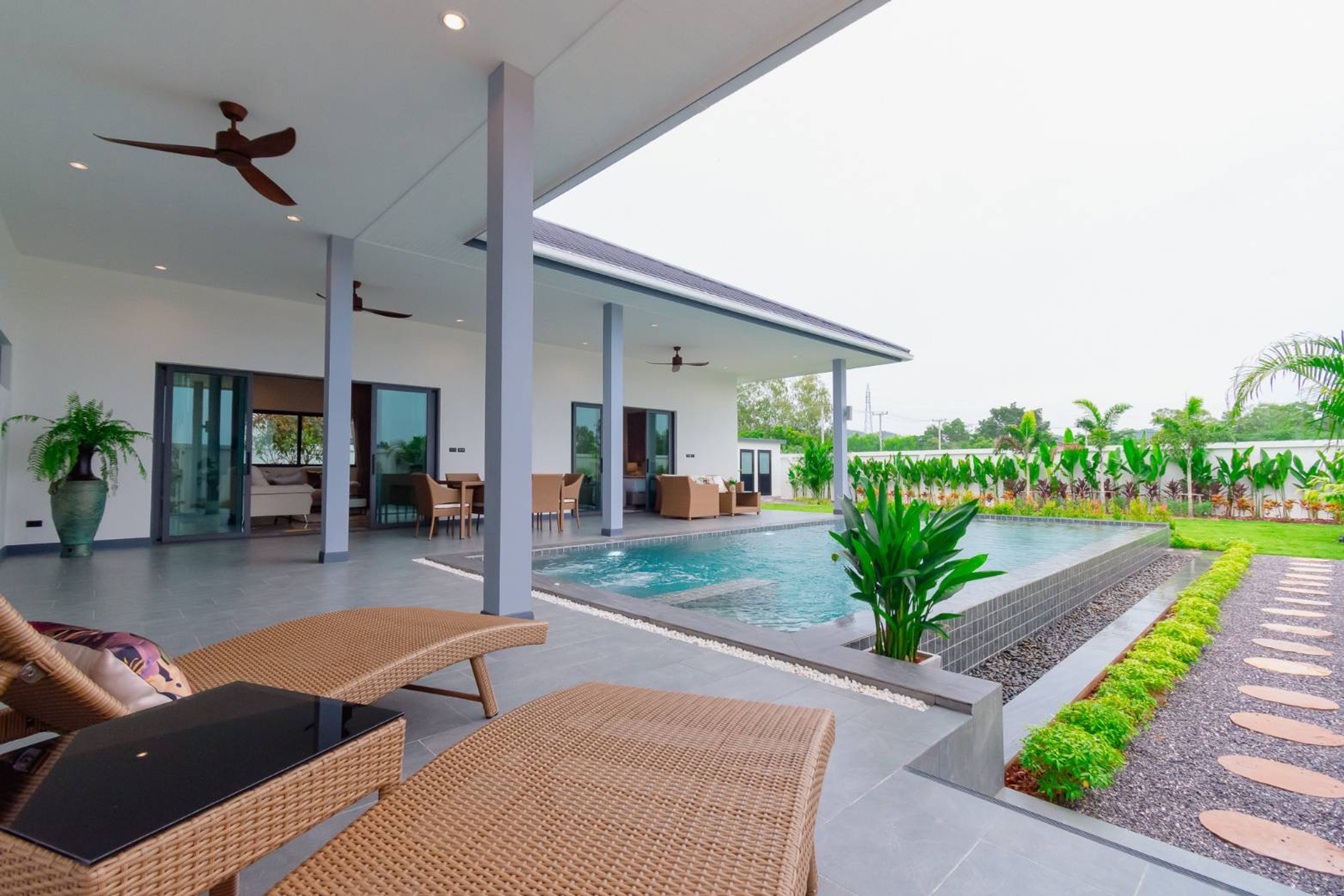 Beautifully Designed 3 Bed 3 Bath Private Pool Villa thumbnail 3