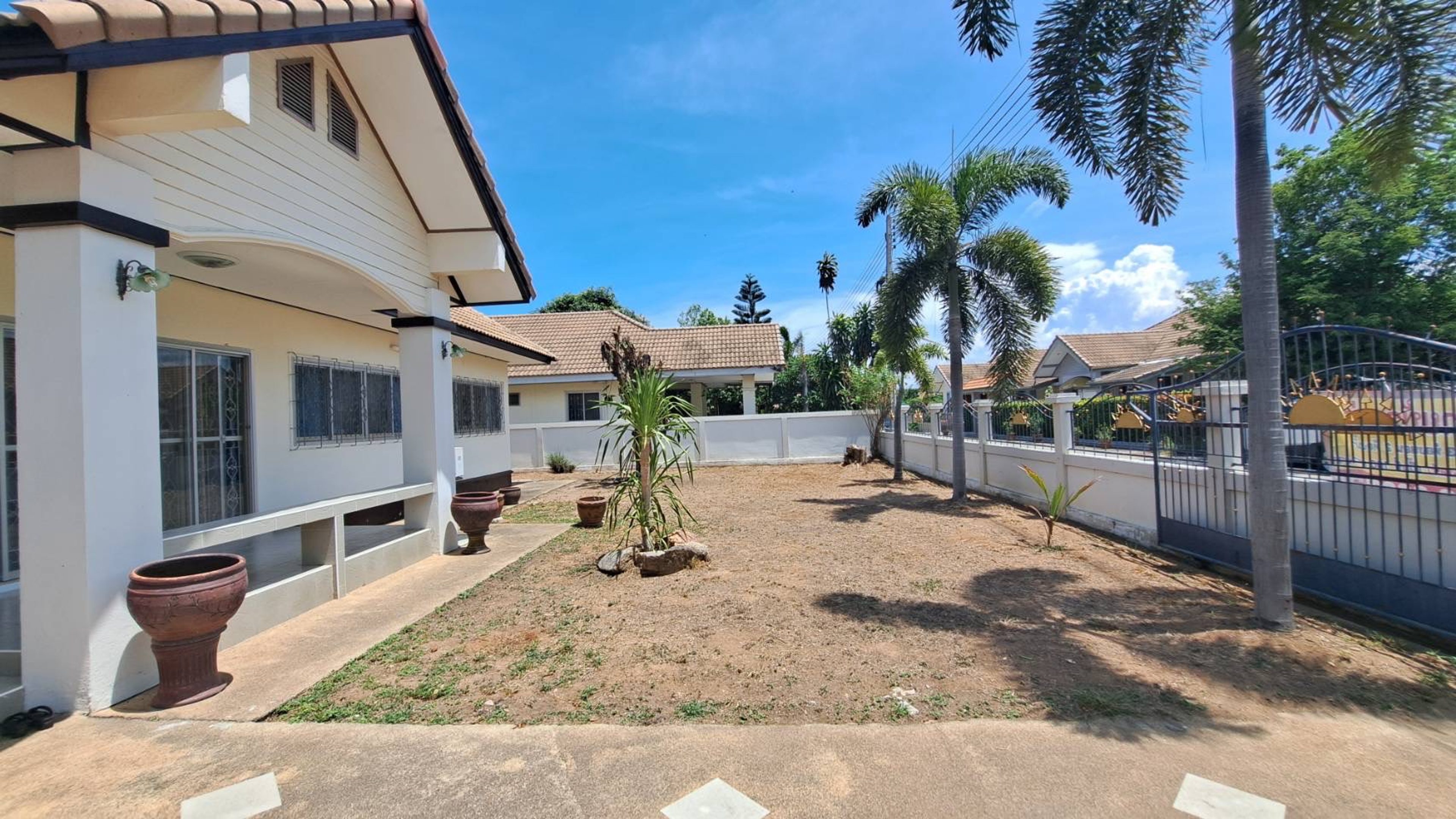 Spacious 3-Bedroom House for Sale in Hua Hin Soi 2 thumbnail 2