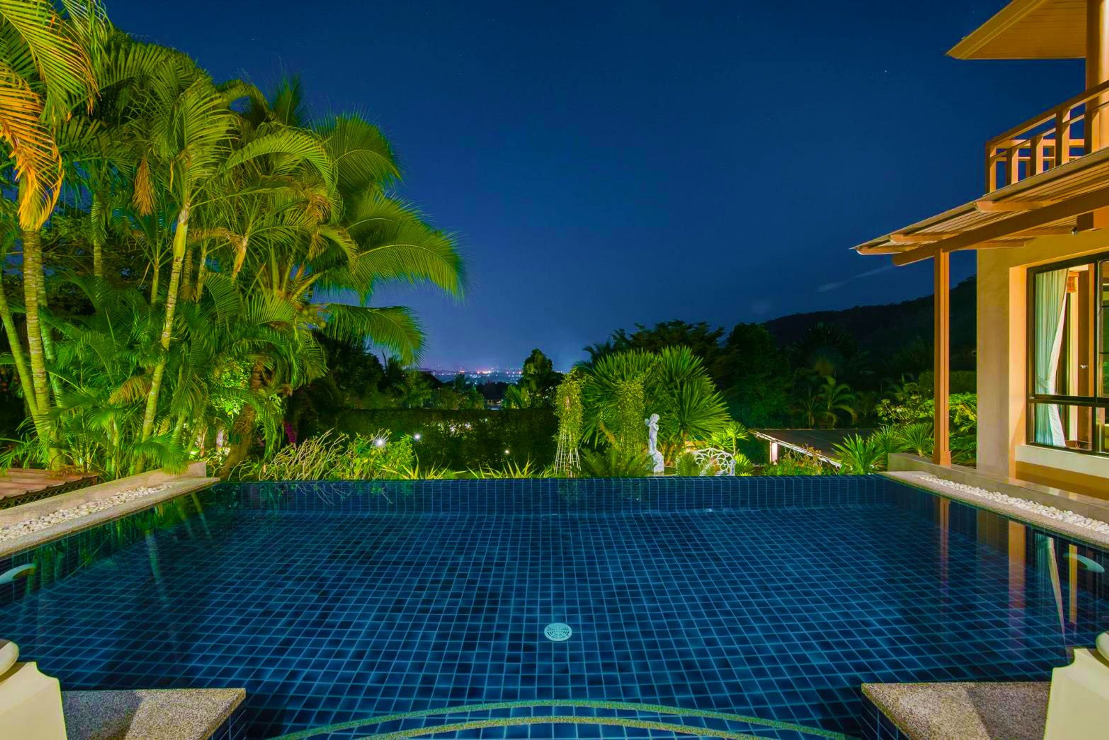 Luxury Villa with panoramic sea view  thumbnail 4