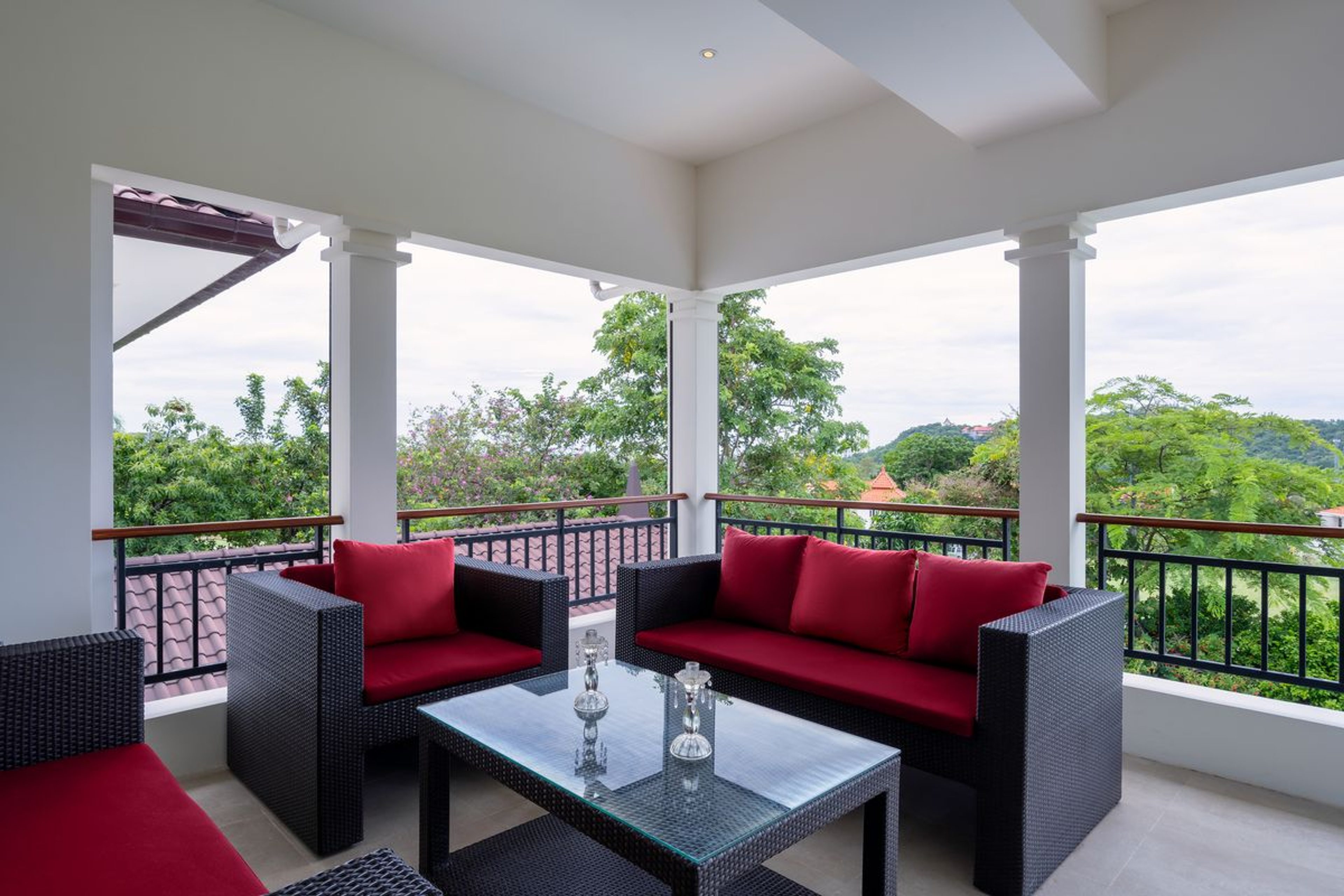 Elegant 6 Bedroom Mansion on a generous Landplot thumbnail 42