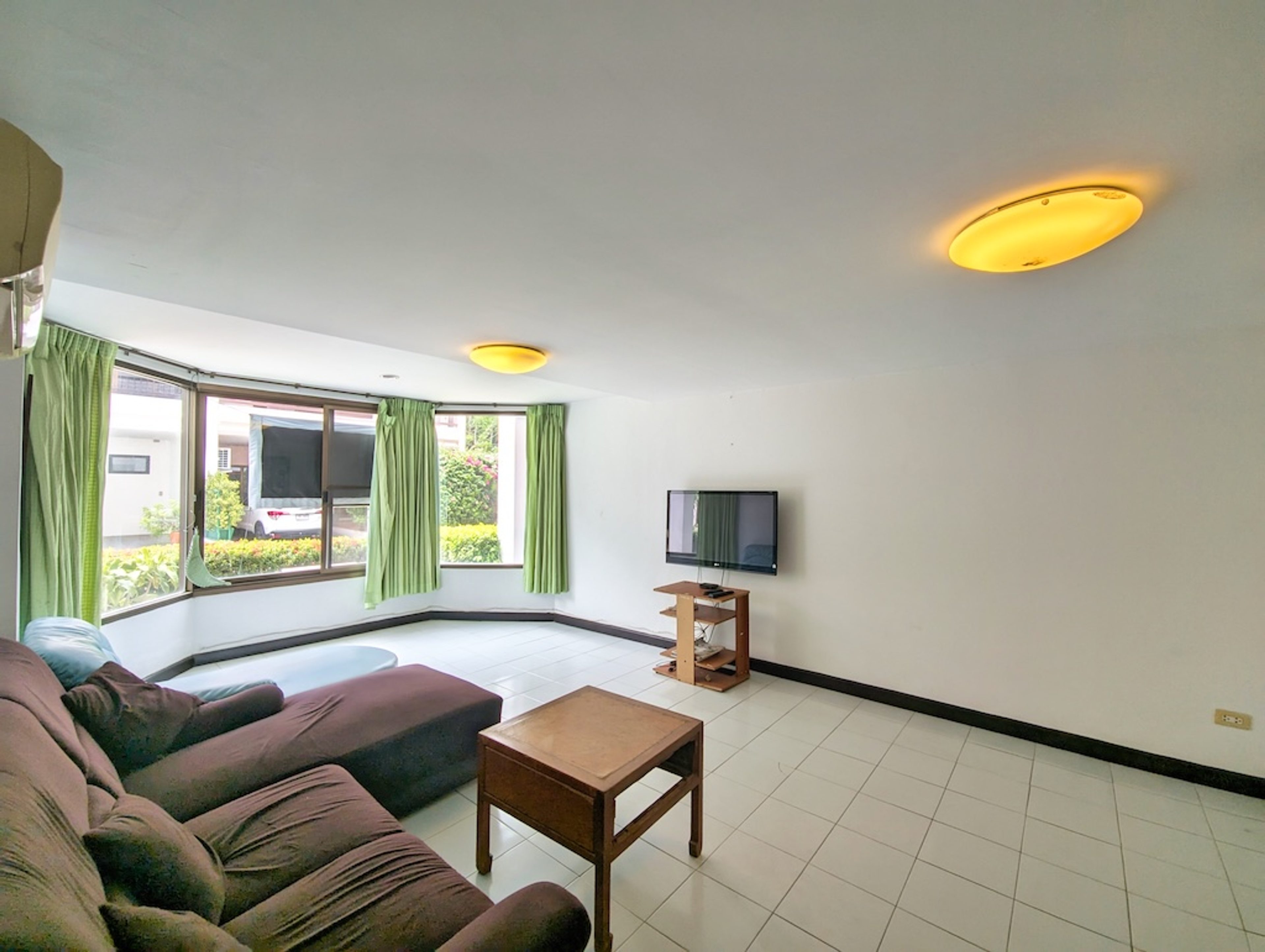Beachfront 5-Bedroom Townhouse in Baan Suksamran – Hua Hin City Center