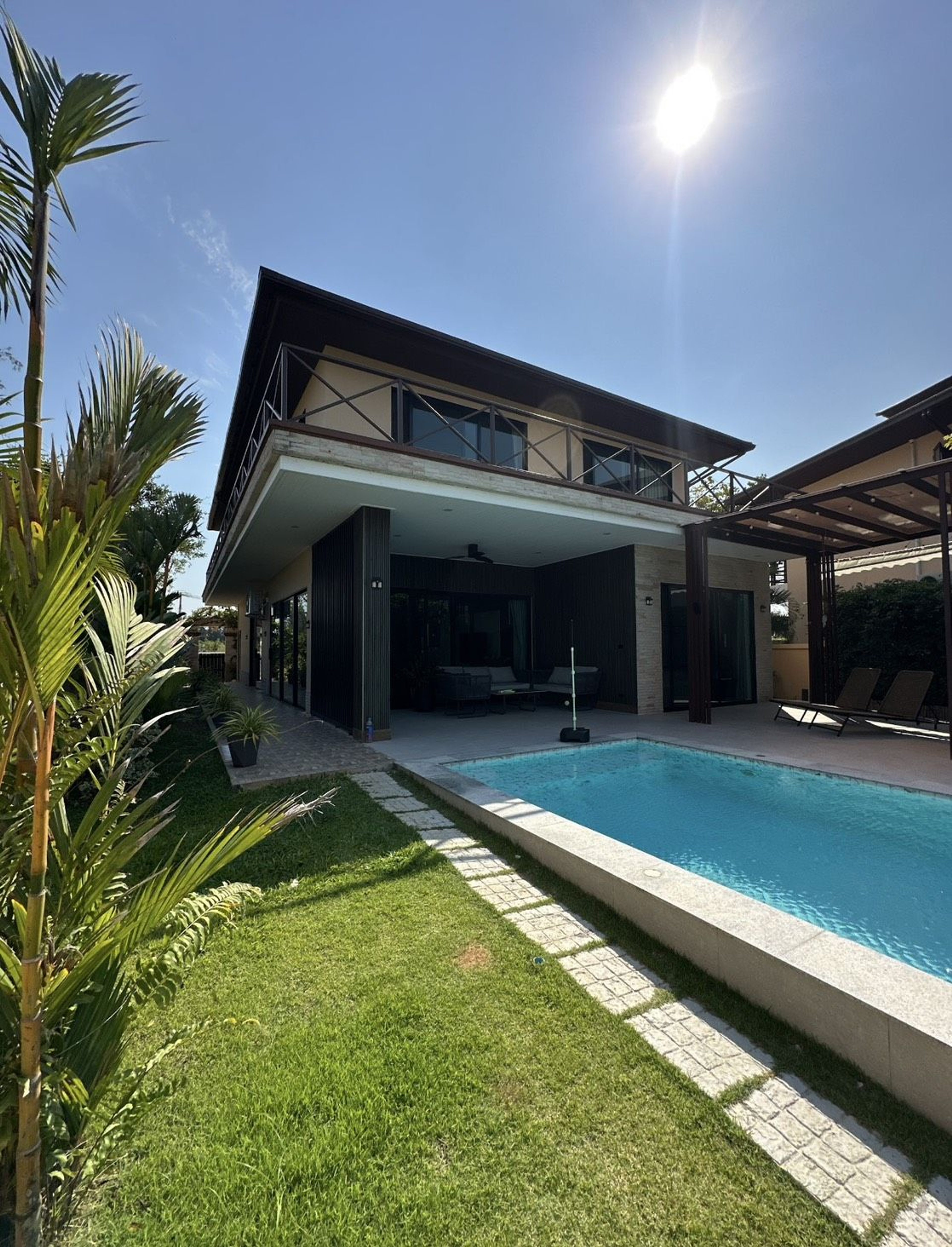 4-Bedroom Lake View Pool Villa