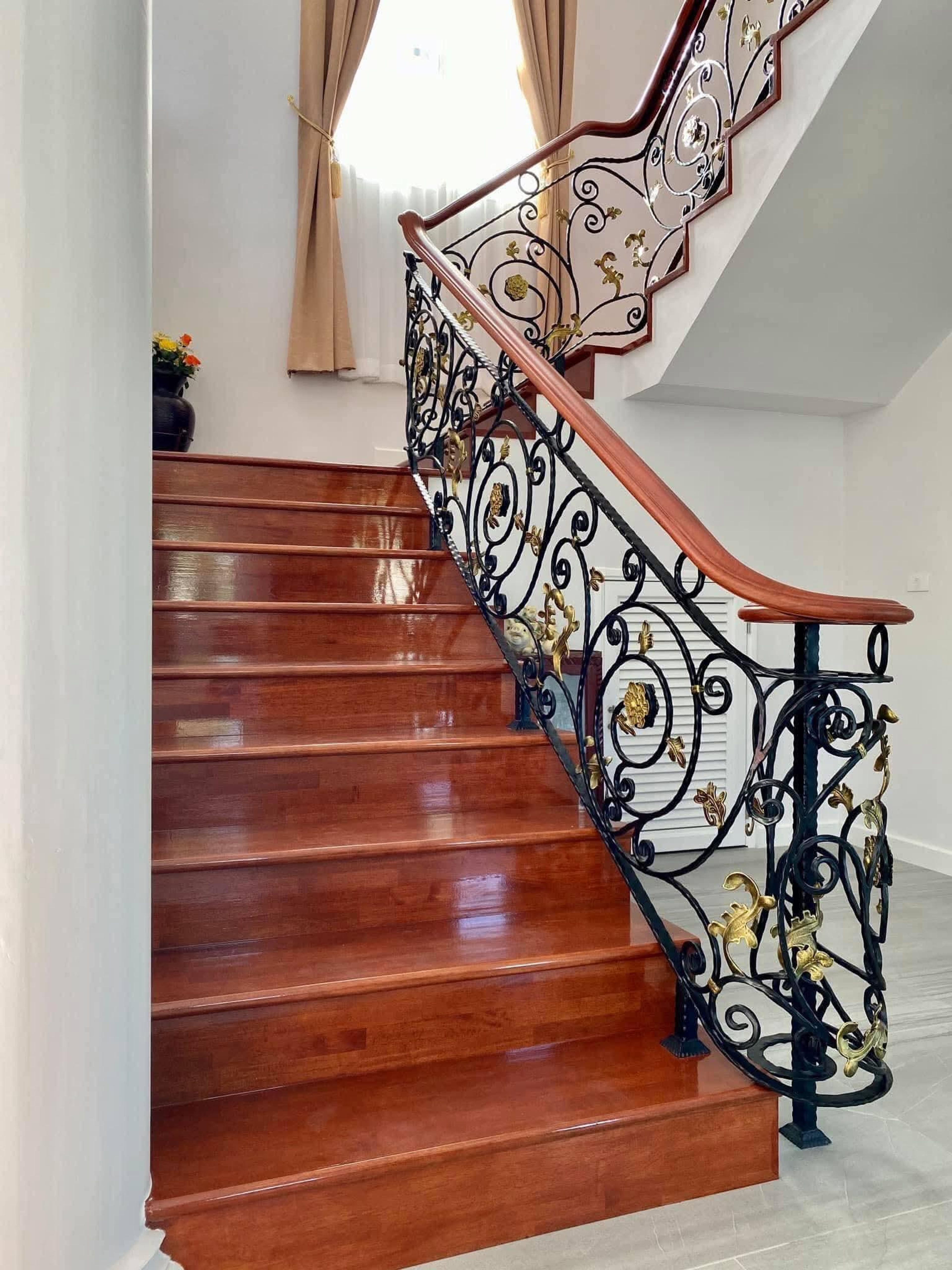 Impressive 7-Bedroom Mansion with Large Saltwater Pool in Cha-Am thumbnail 10