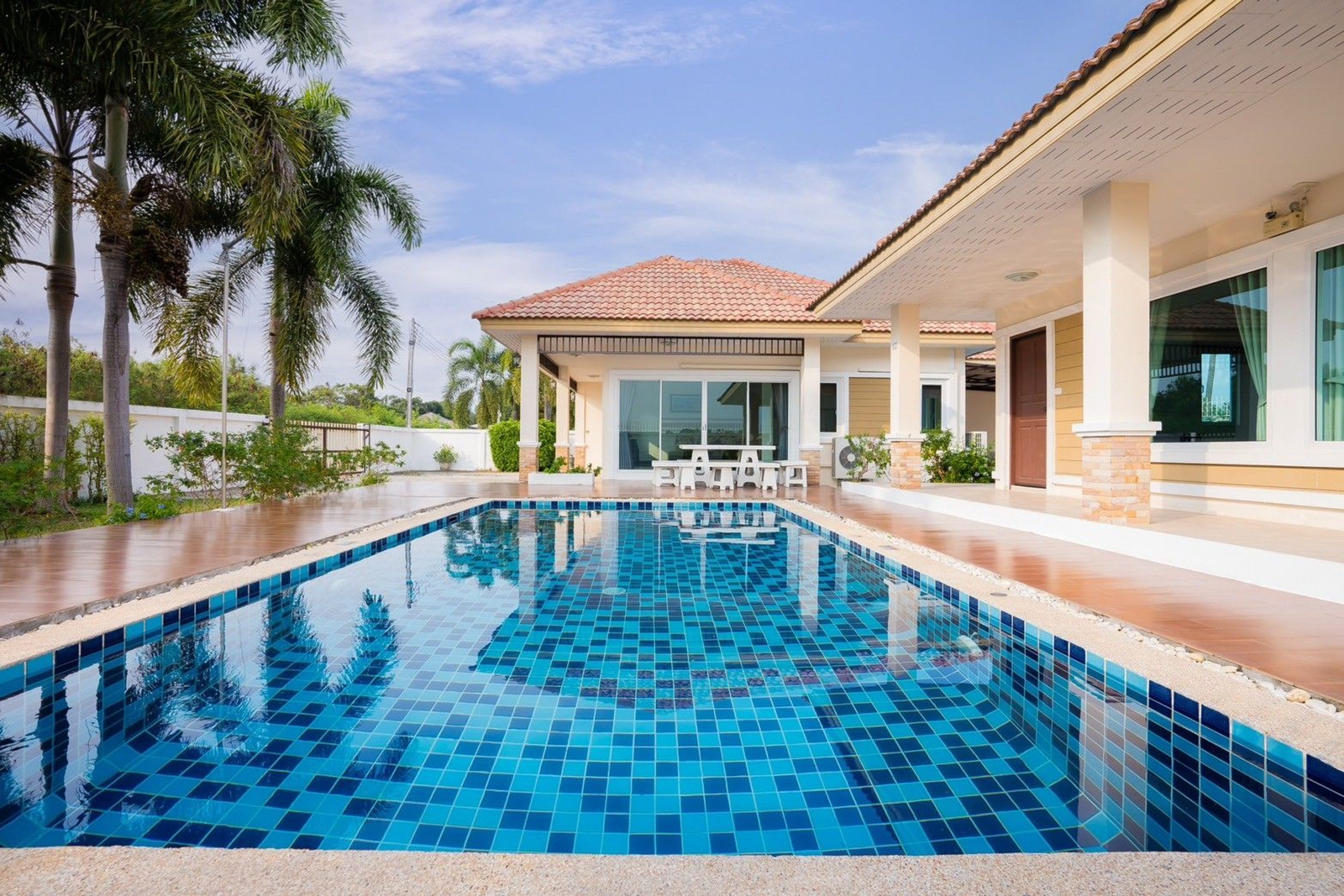 Spacious 4-Bedroom Freehold Pool Villa in Hin Lek Fai thumbnail 25