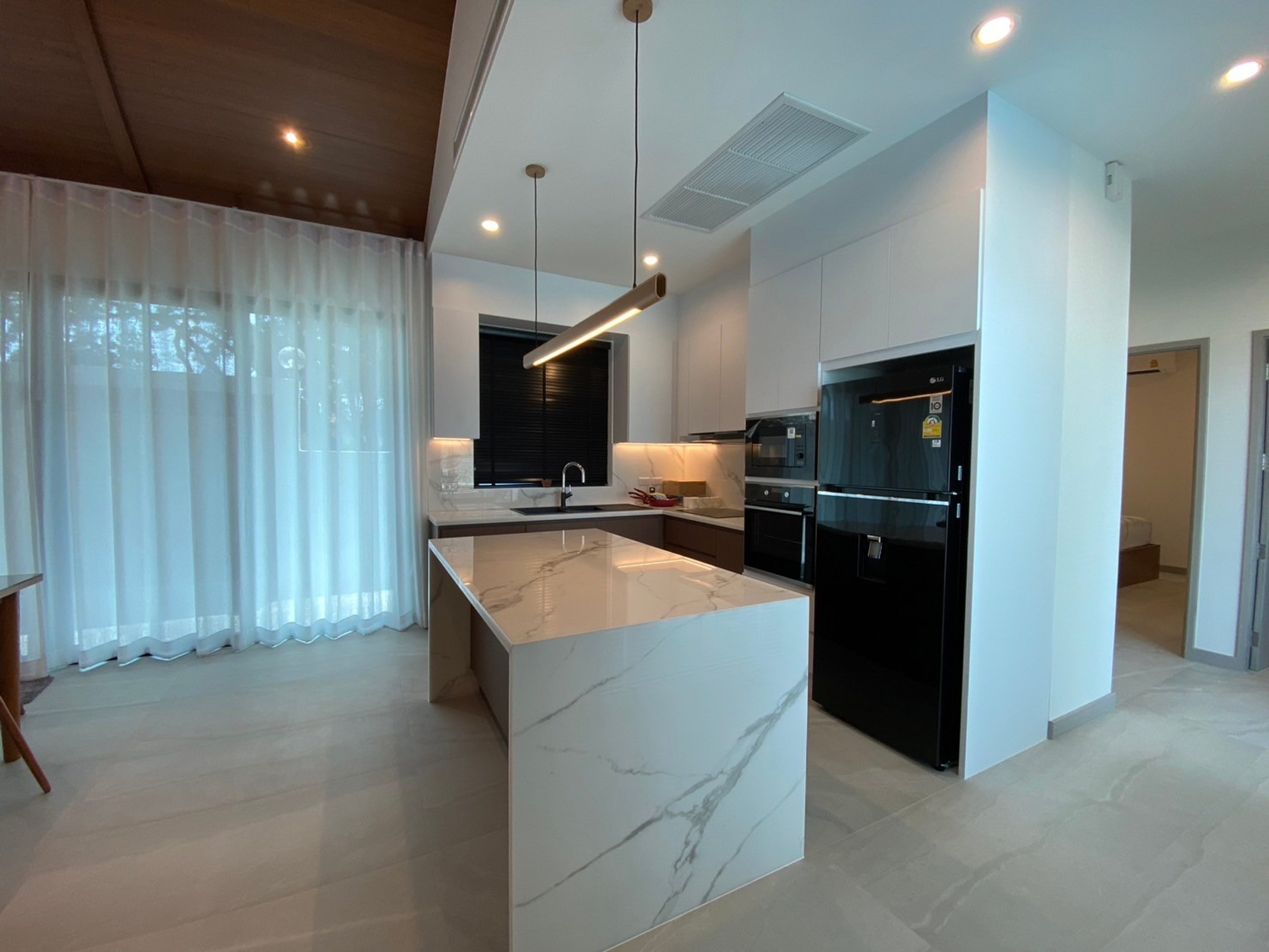 Modern 3-Bedroom Pool Villa Near Soi 102 & Pineapple Valley Golf Club thumbnail 4