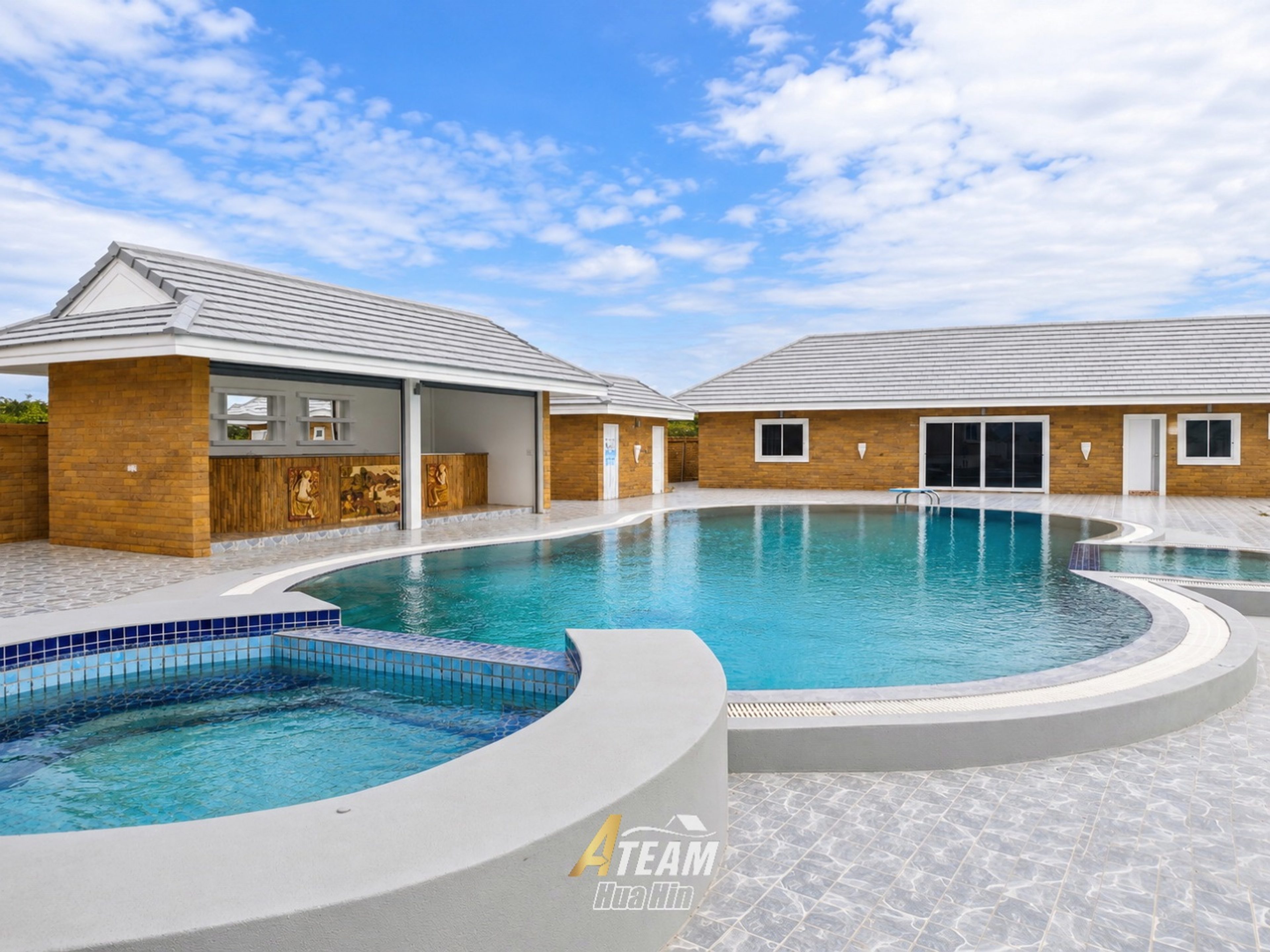 Large 5-Bedroom Estate on 2.6 Rai for Rent – Pranburi thumbnail 2