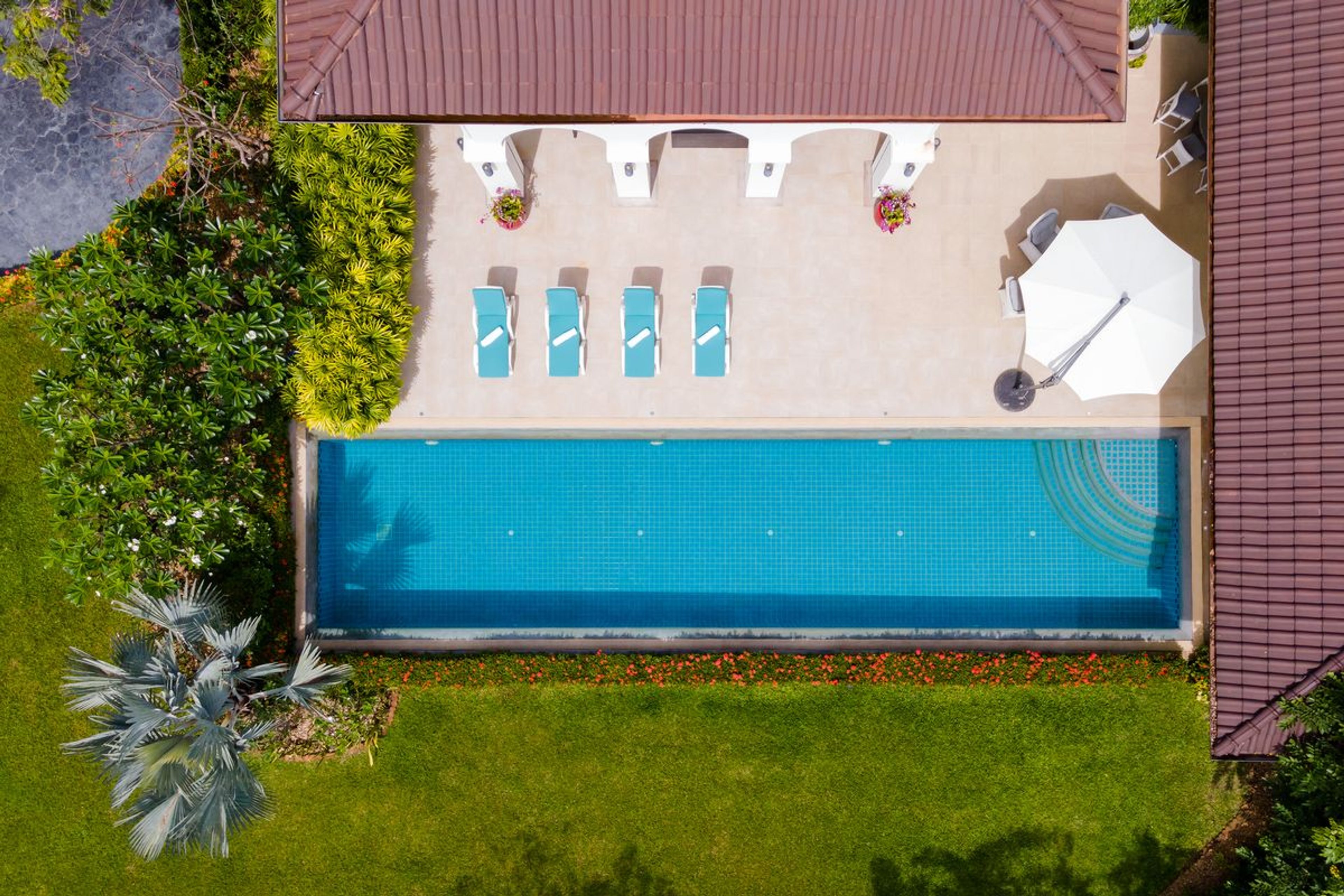 Elegant 6 Bedroom Mansion on a generous Landplot thumbnail 58