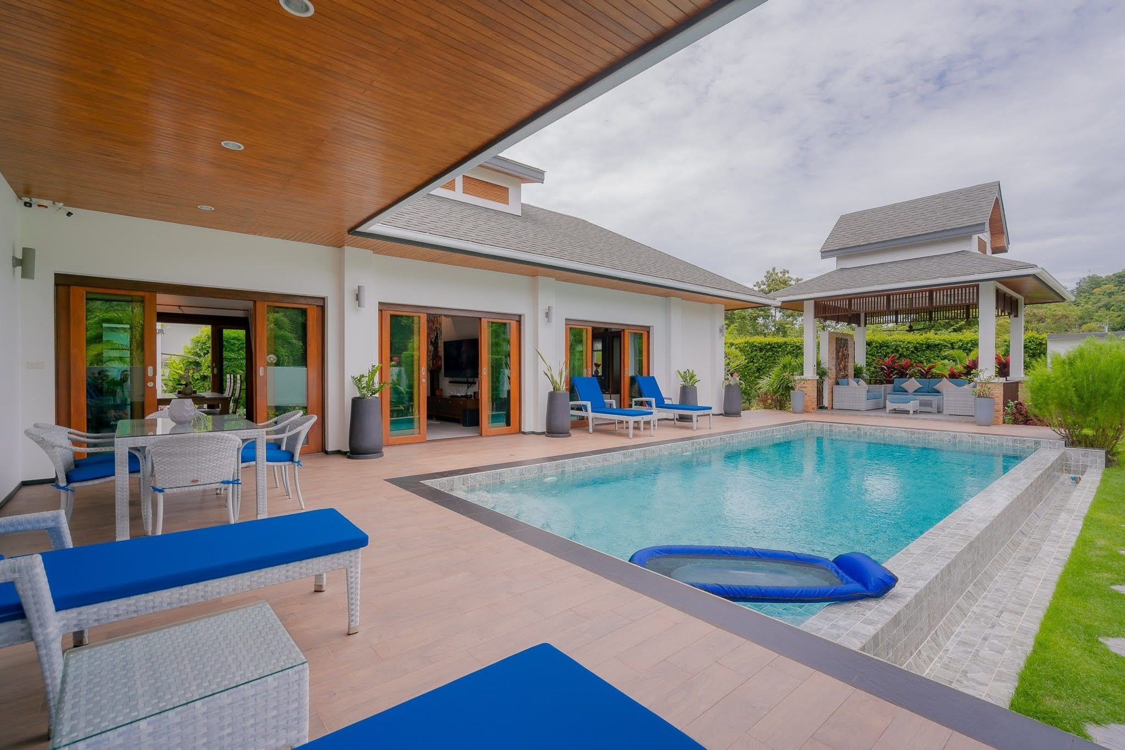 House / Villa For Rent - - 3 Bedrooms - 2 Bathrooms - Price ฿90,000 -  thumbnail 3