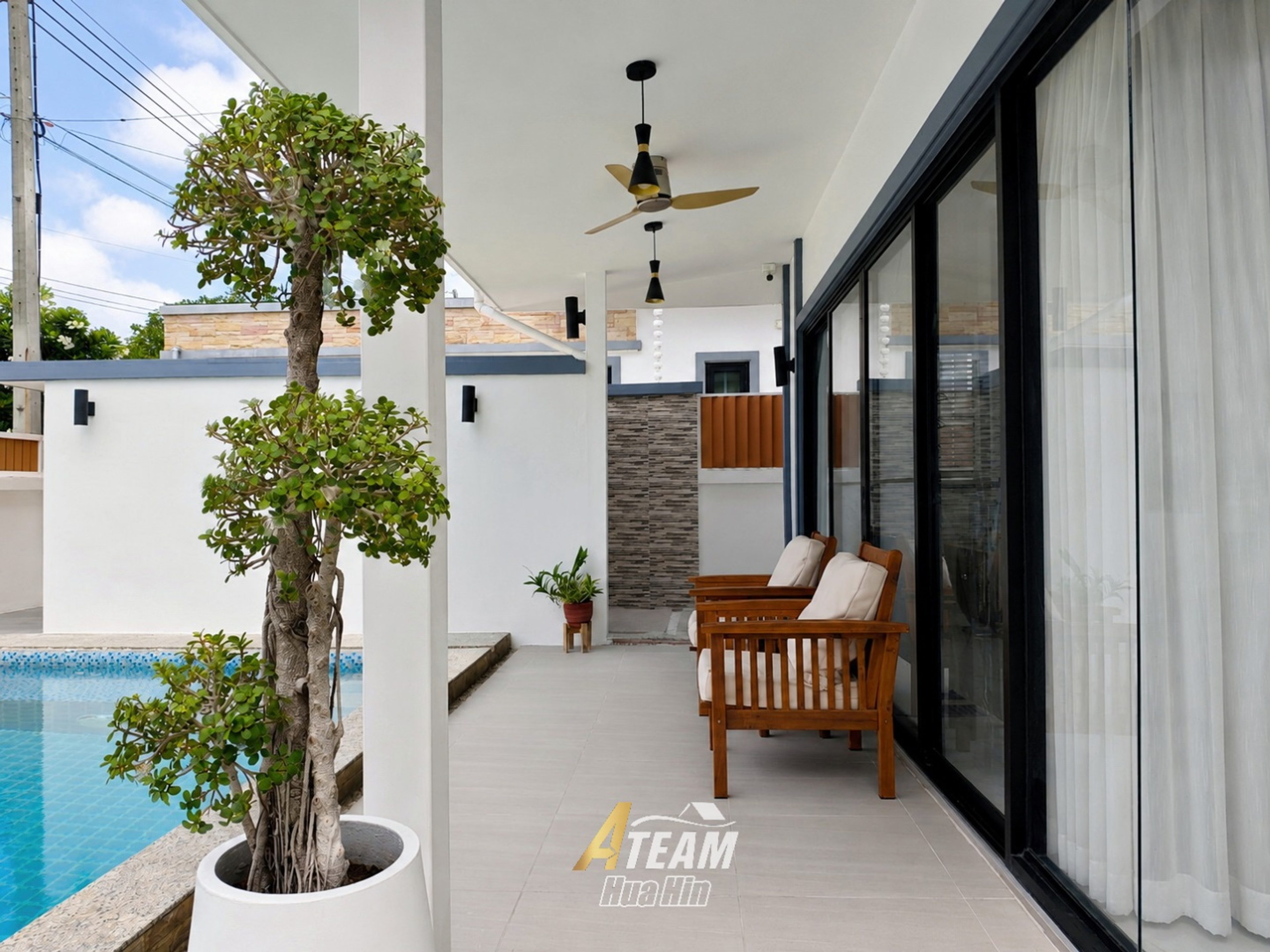 3-Bedroom Pool Villa in Prime Hua Hin Location thumbnail 5
