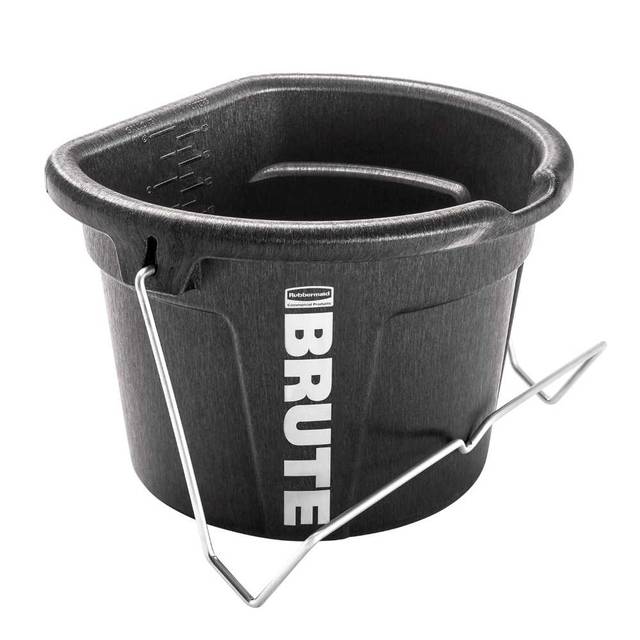 Rubbermaid Brute 5-Gallon 3-in-1 Hook-Hang-Carry Feed Bucket