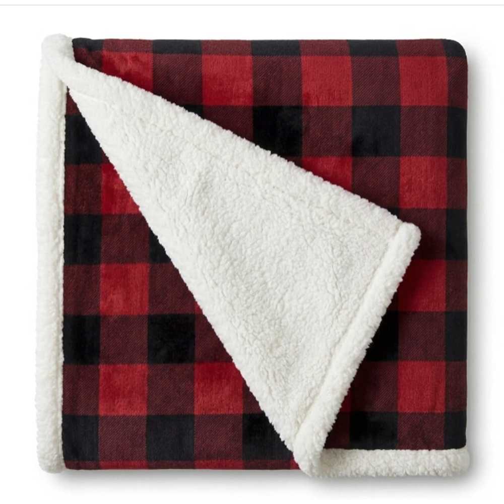 Eddie Bauer Sherpa Reverse Throw Blanket, 50" x 60"