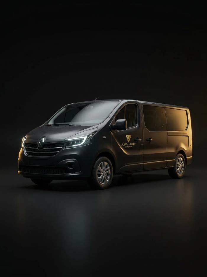 Renault Trafic — Minivan with driver