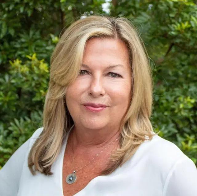 Vicki Hemingway