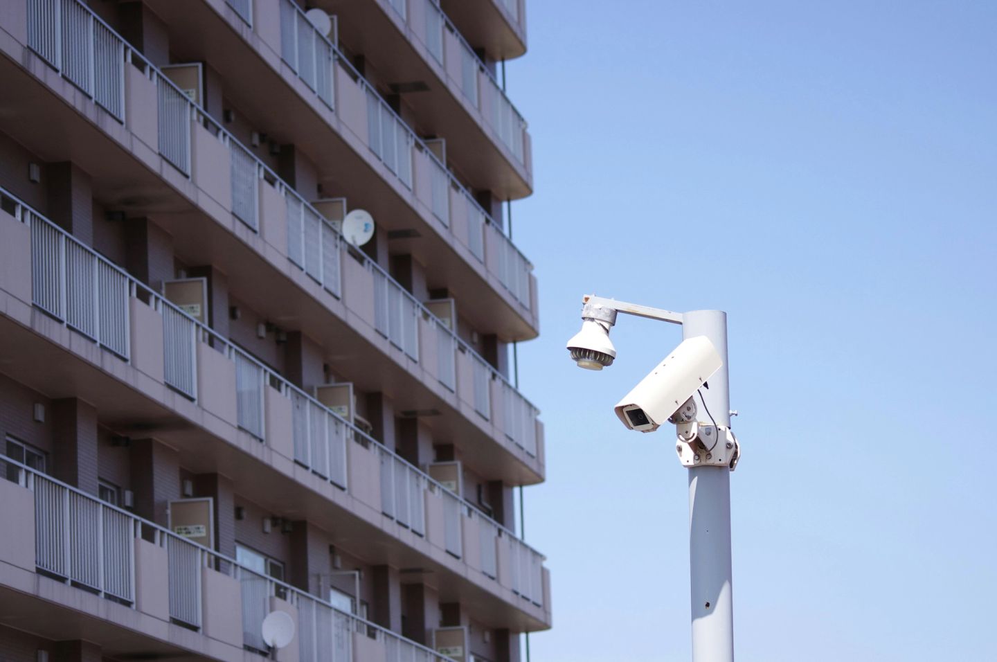 Control de accesos en fraccionamientos: qué tecnología conviene y por qué