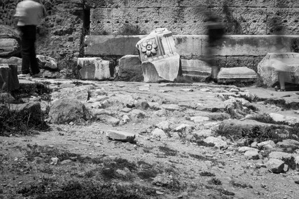 Langzeitbelichtungen in der ewigen Stadt - Roma Aeterna beleuchtet die historischen Stätten des antiken Roms und die Menschen, die heute mit ihnen leben.
