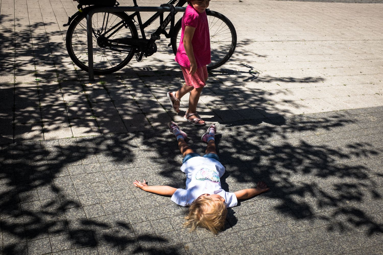 spielende Kinder in den Straßen von Posen