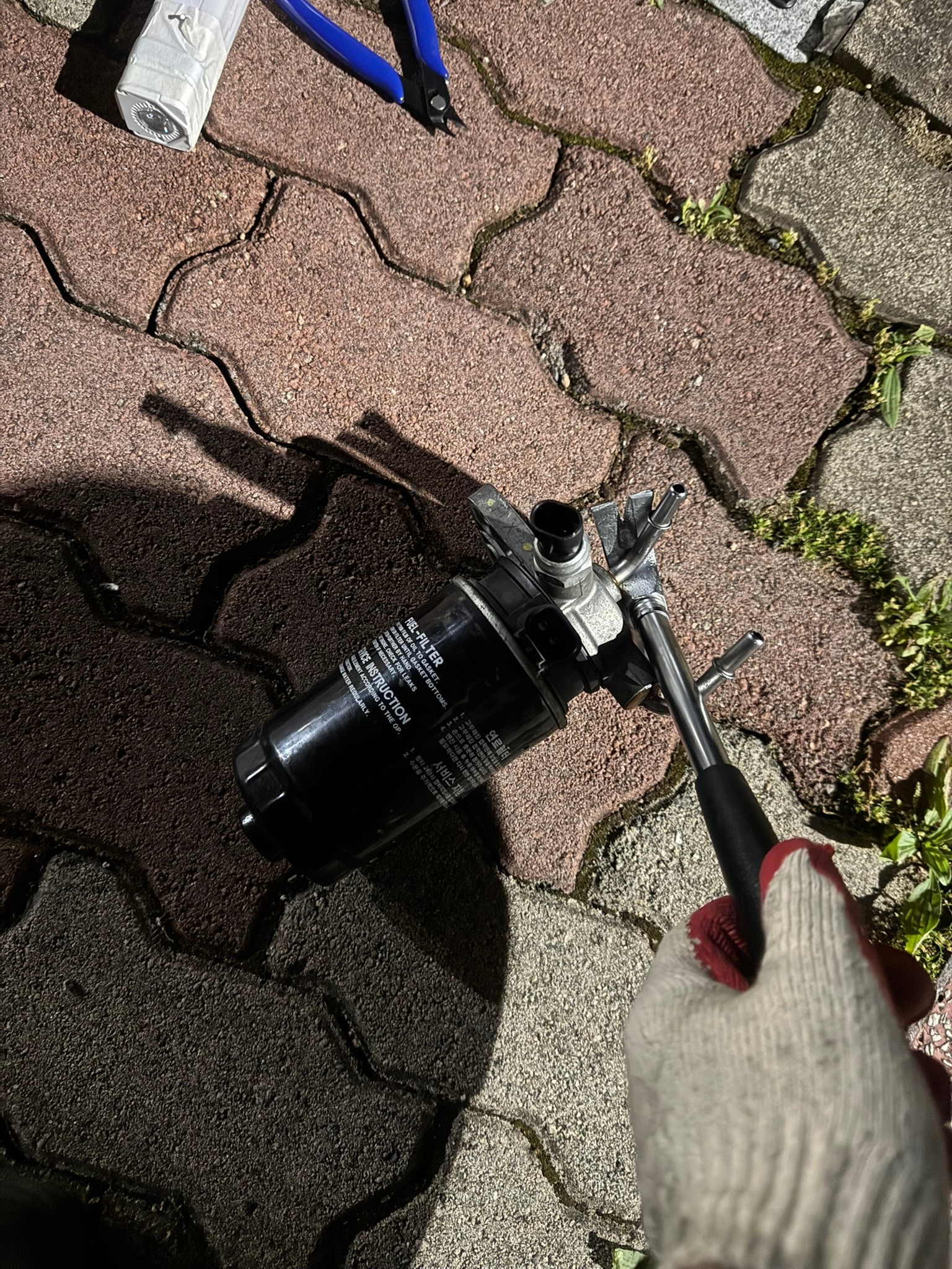 Claw hammer used to separate the cartridge from the upper assembly