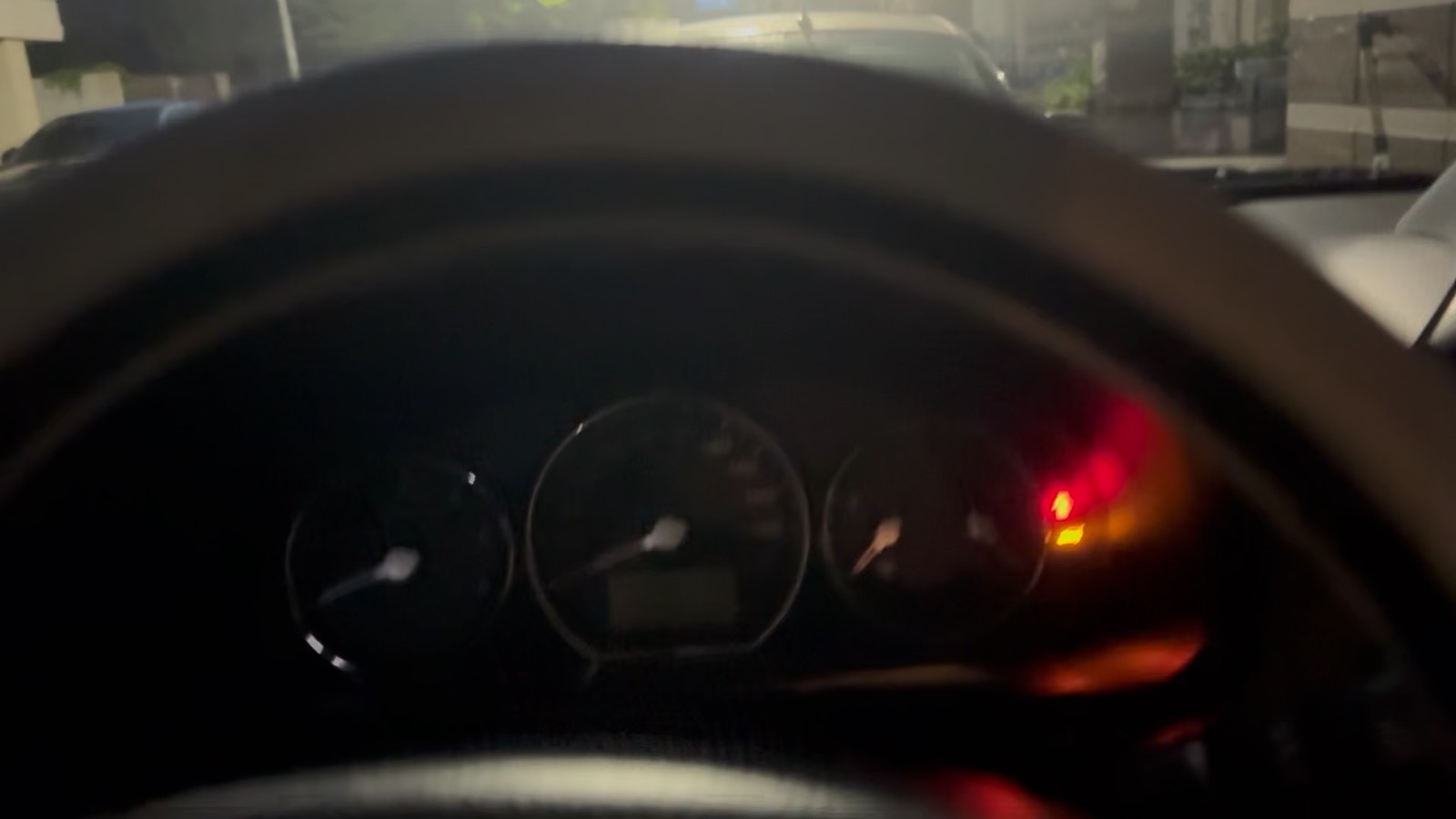 Instrument cluster with the ignition switched on after fuel filter replacement