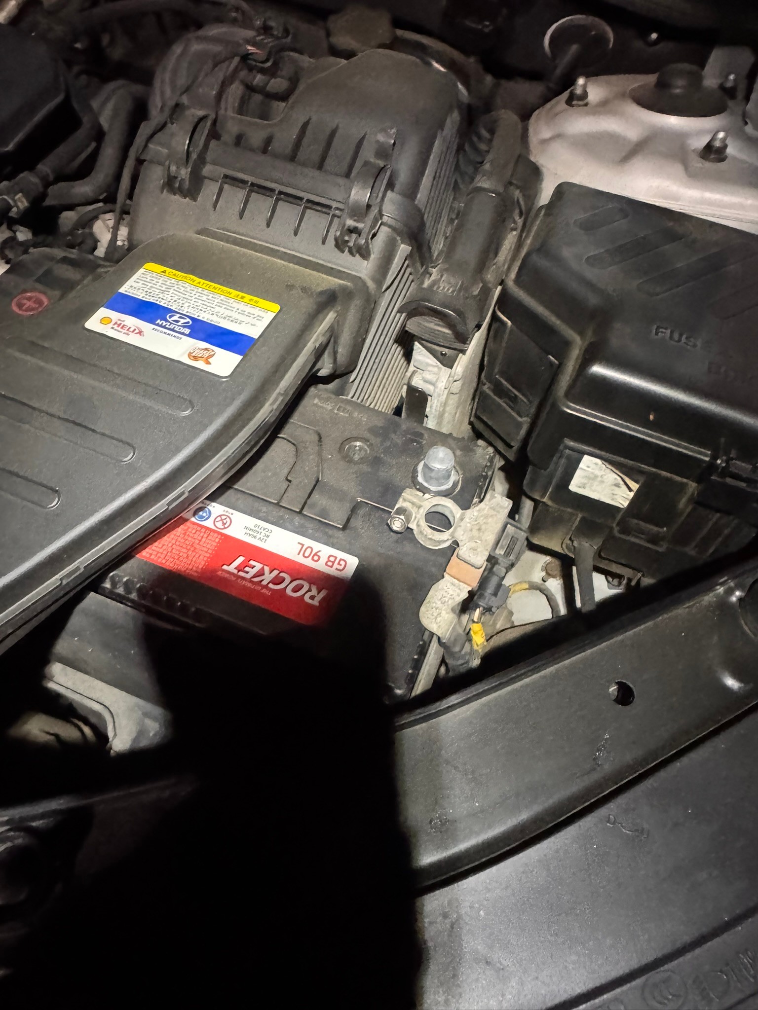 Battery connections and negative terminal