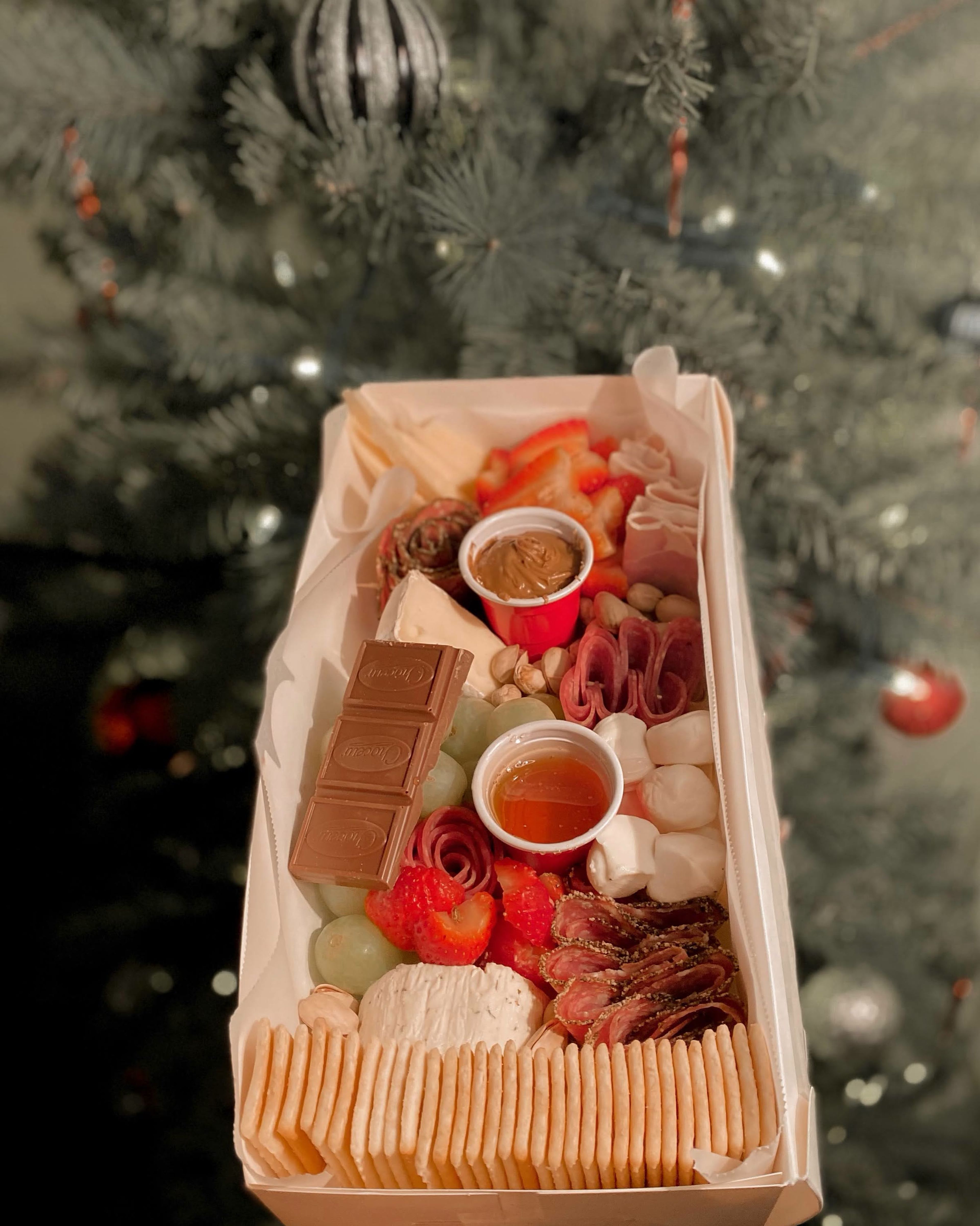 A wreath-shaped board with a star, olives and cured meats
