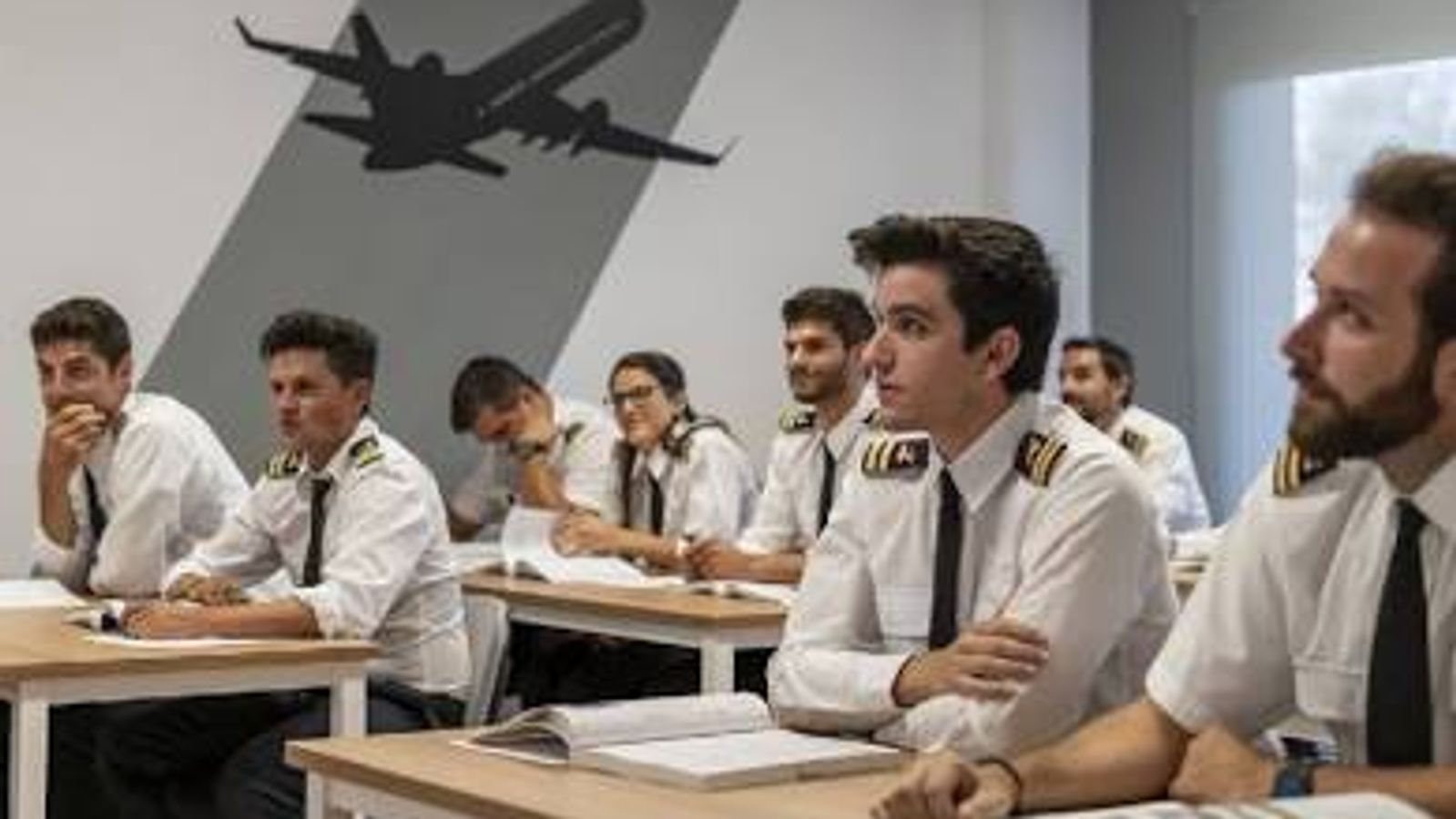 Student choosing between online and classroom DGCA preparation