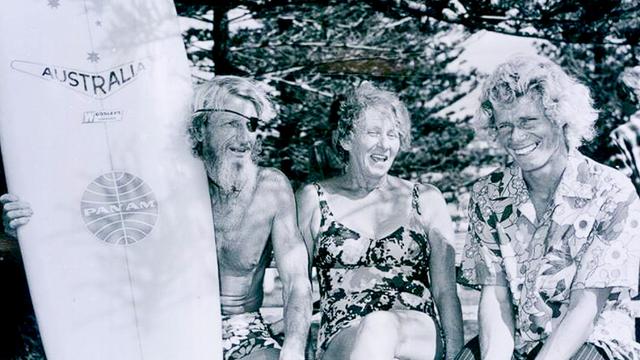 Ma and Pa Bendall with Midget Farrelly, 1969