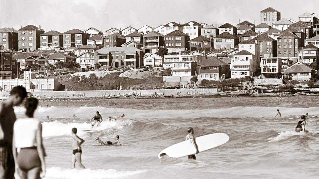 Bondi Beach, 1962. Photo: Bob Weeks 