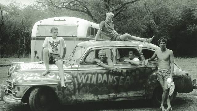 Windansea Surf Club team car, Makaha, 1964. Photo: LeRoy Grannis