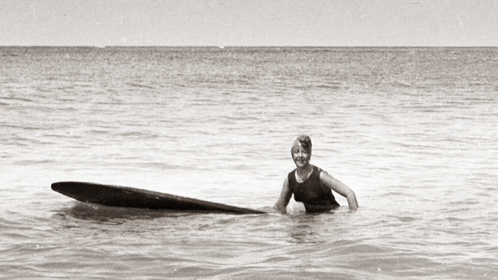 Agatha Christie in Waikiki, surfing