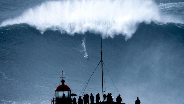 Tow surfing, 2010-12